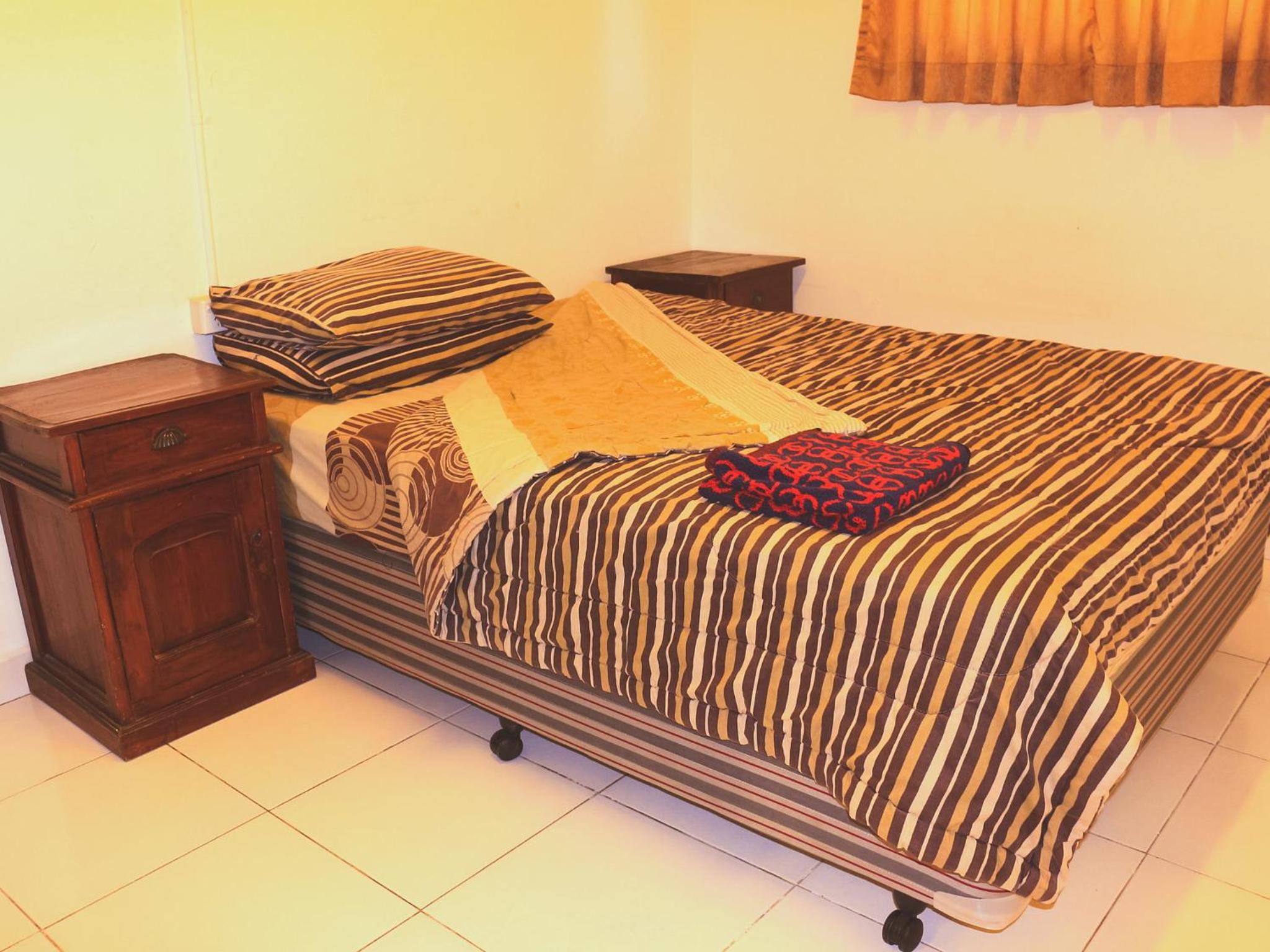 Bed & Sleeping Area