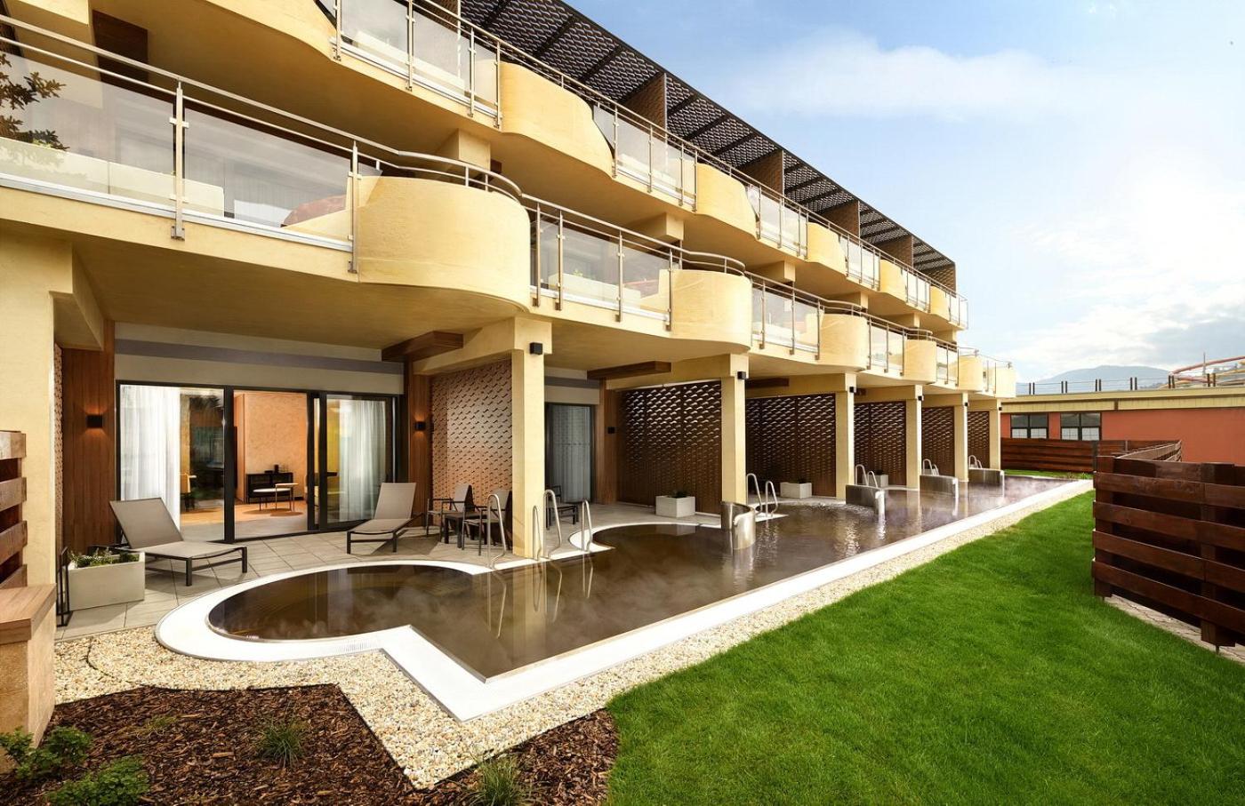 One-Bedroom Deluxe Apartment