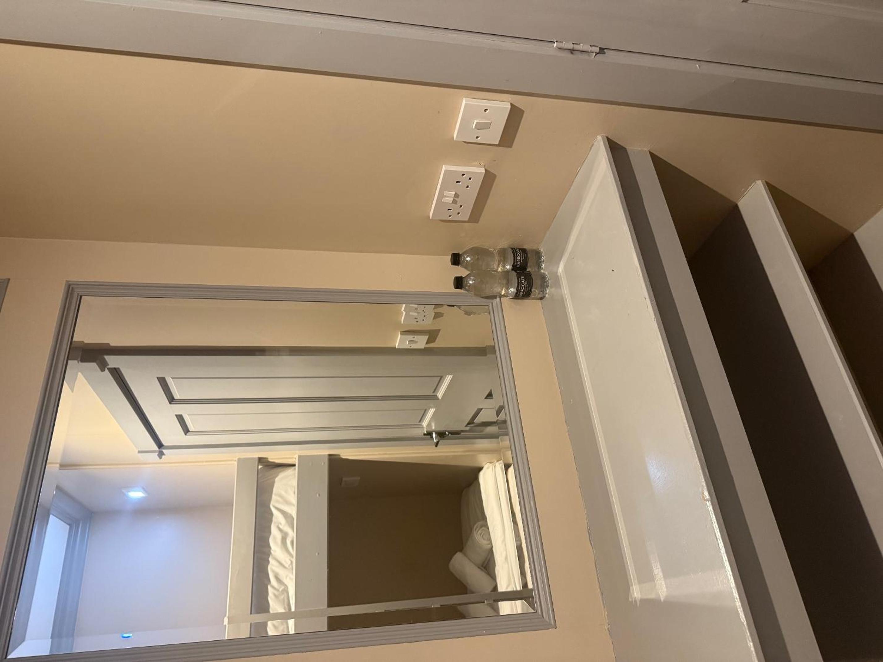 Small Twin Room photo 1