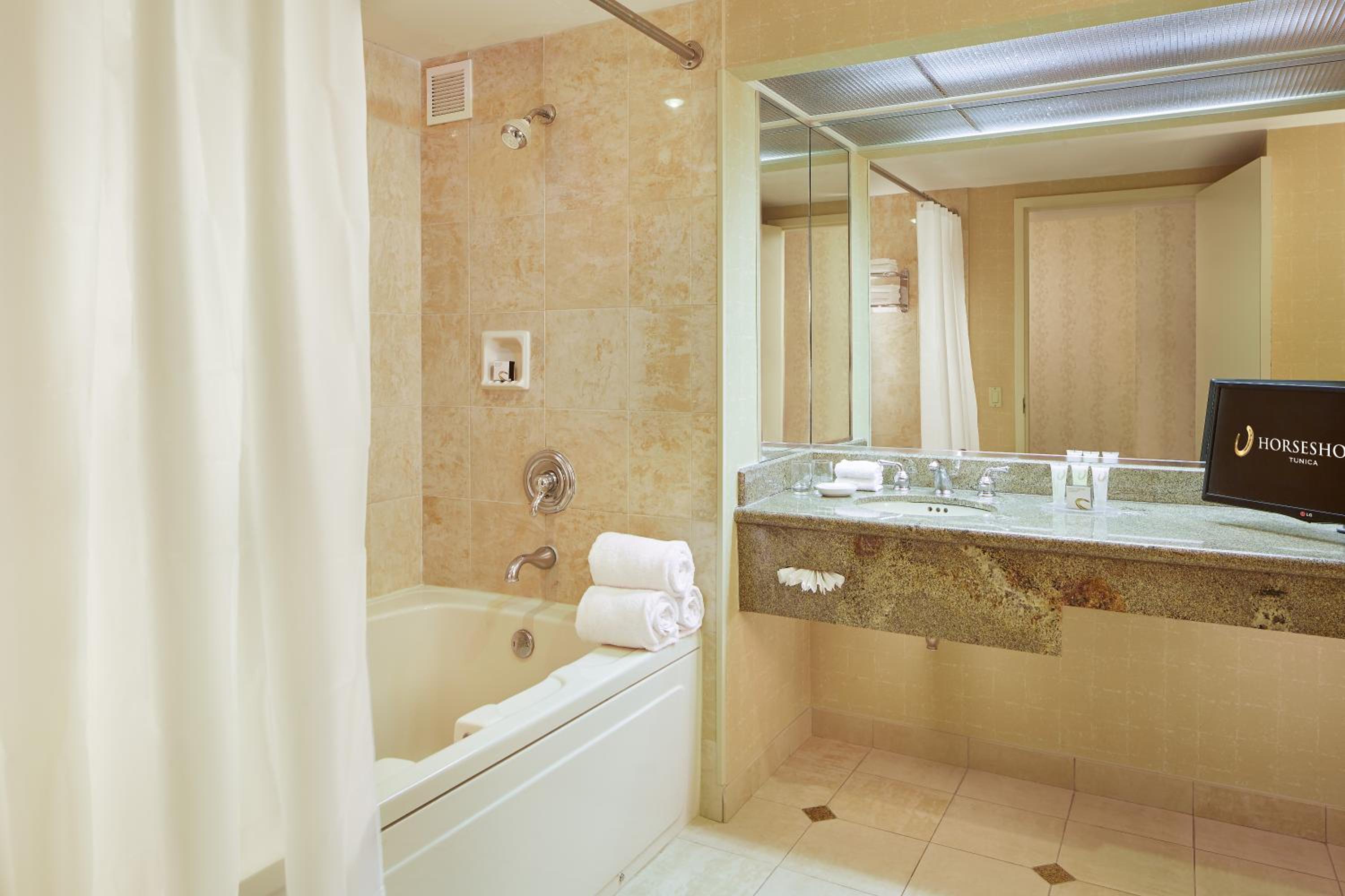 Premium King Room - Non- Smoking - Photo 3