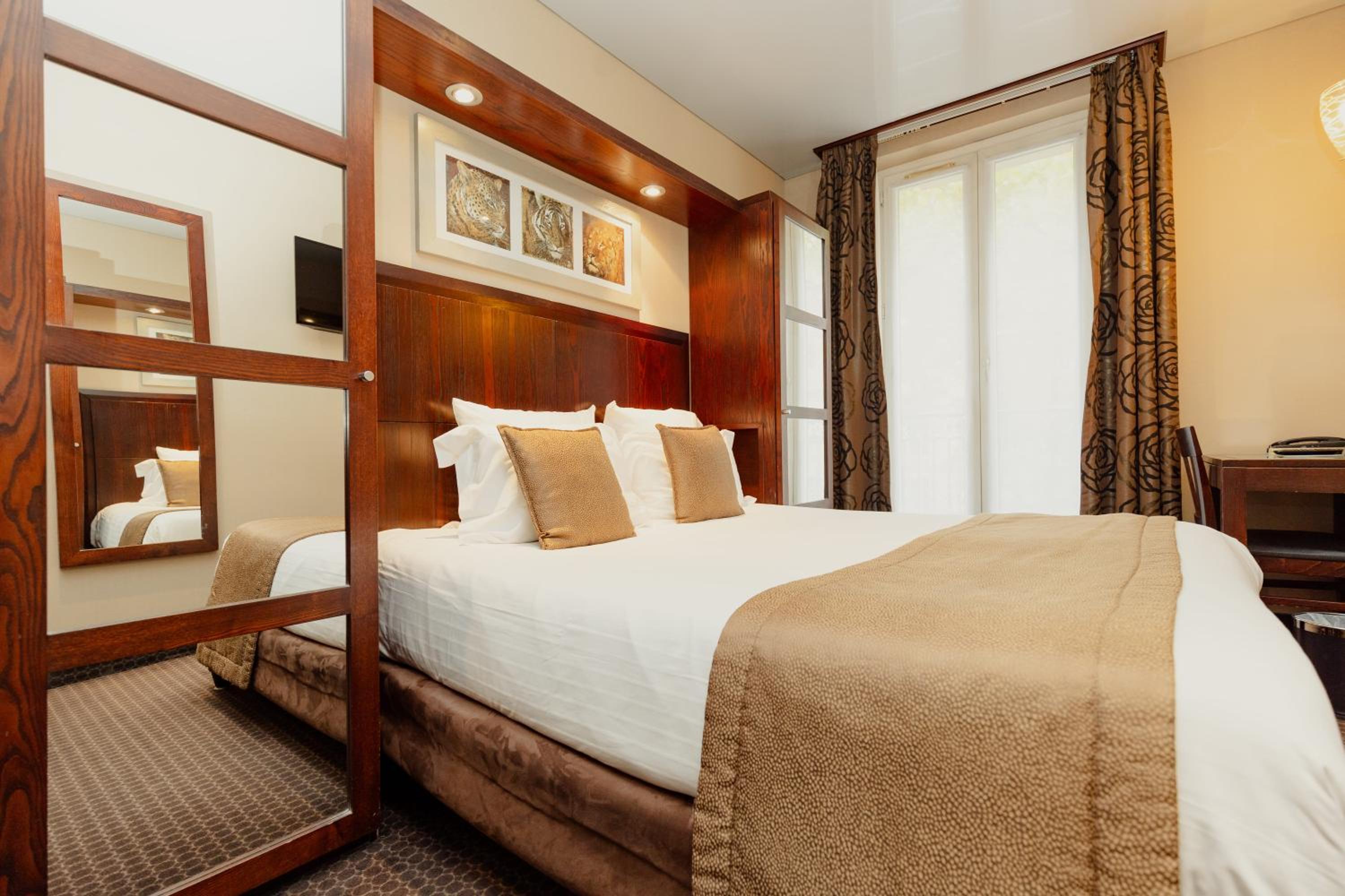 Queen Room with Balcony
