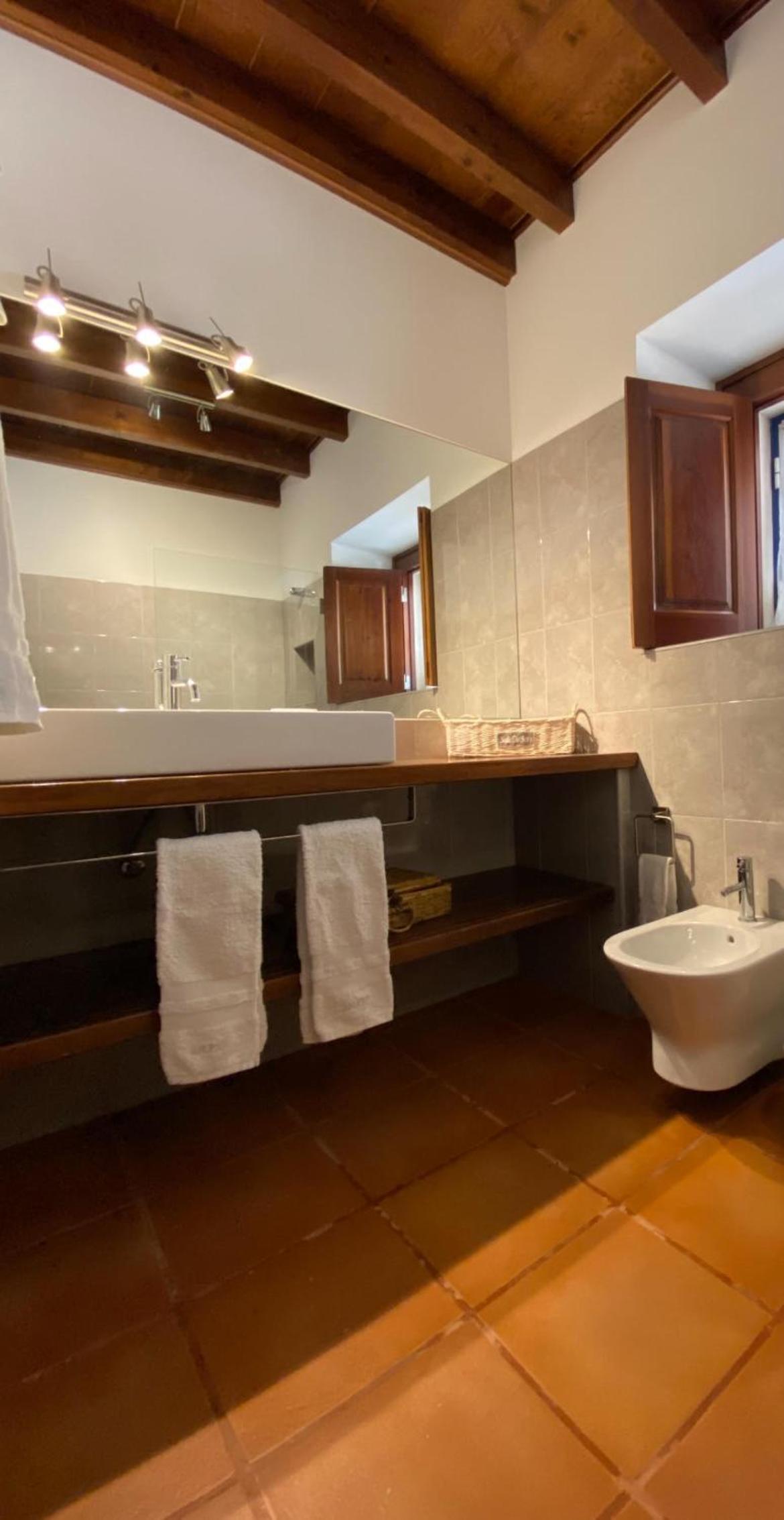 Twin Room - Photo 1