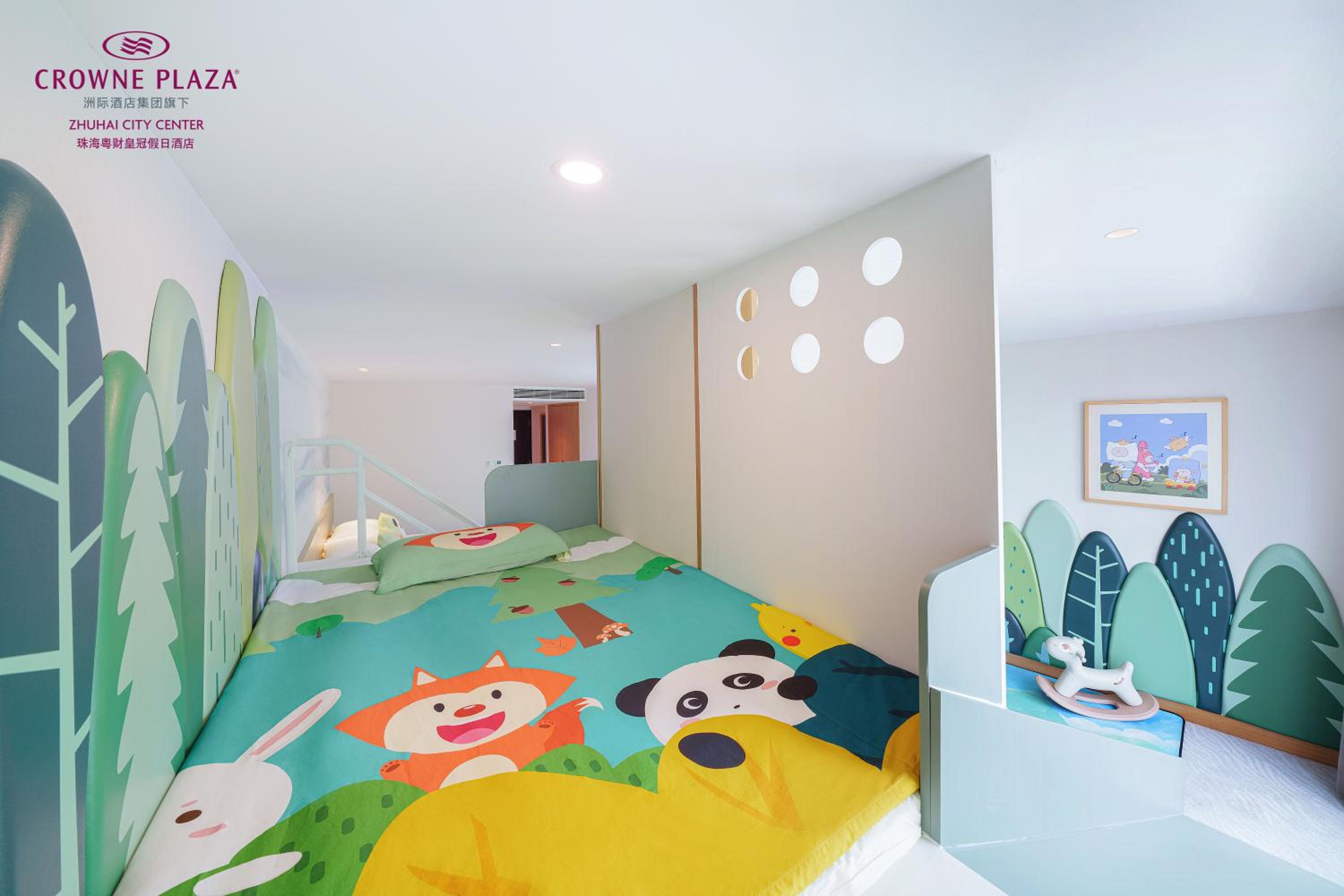 Standard Room with One King and Bunk Bed - Kids Theme - Photo 1