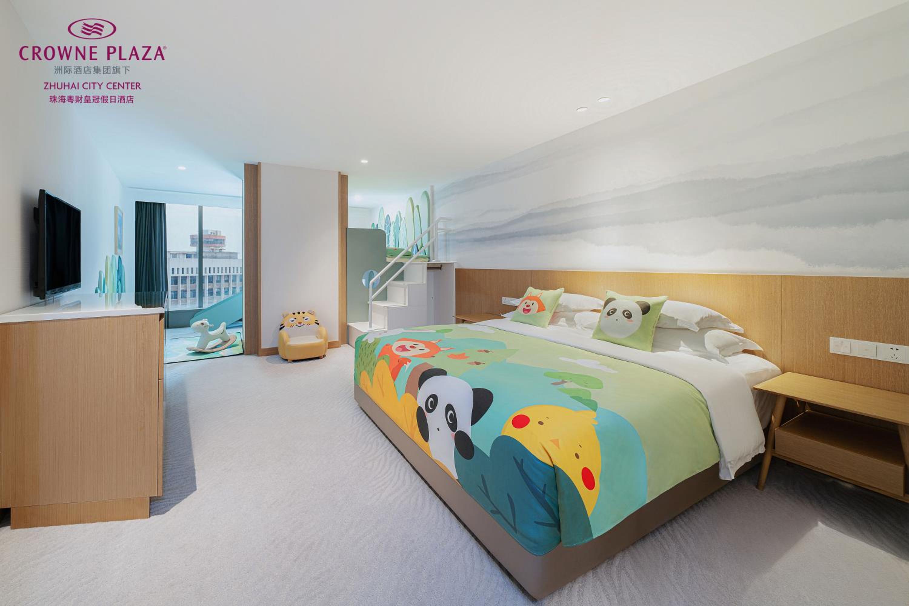Standard Room with One King and Bunk Bed - Kids Theme - Photo 4