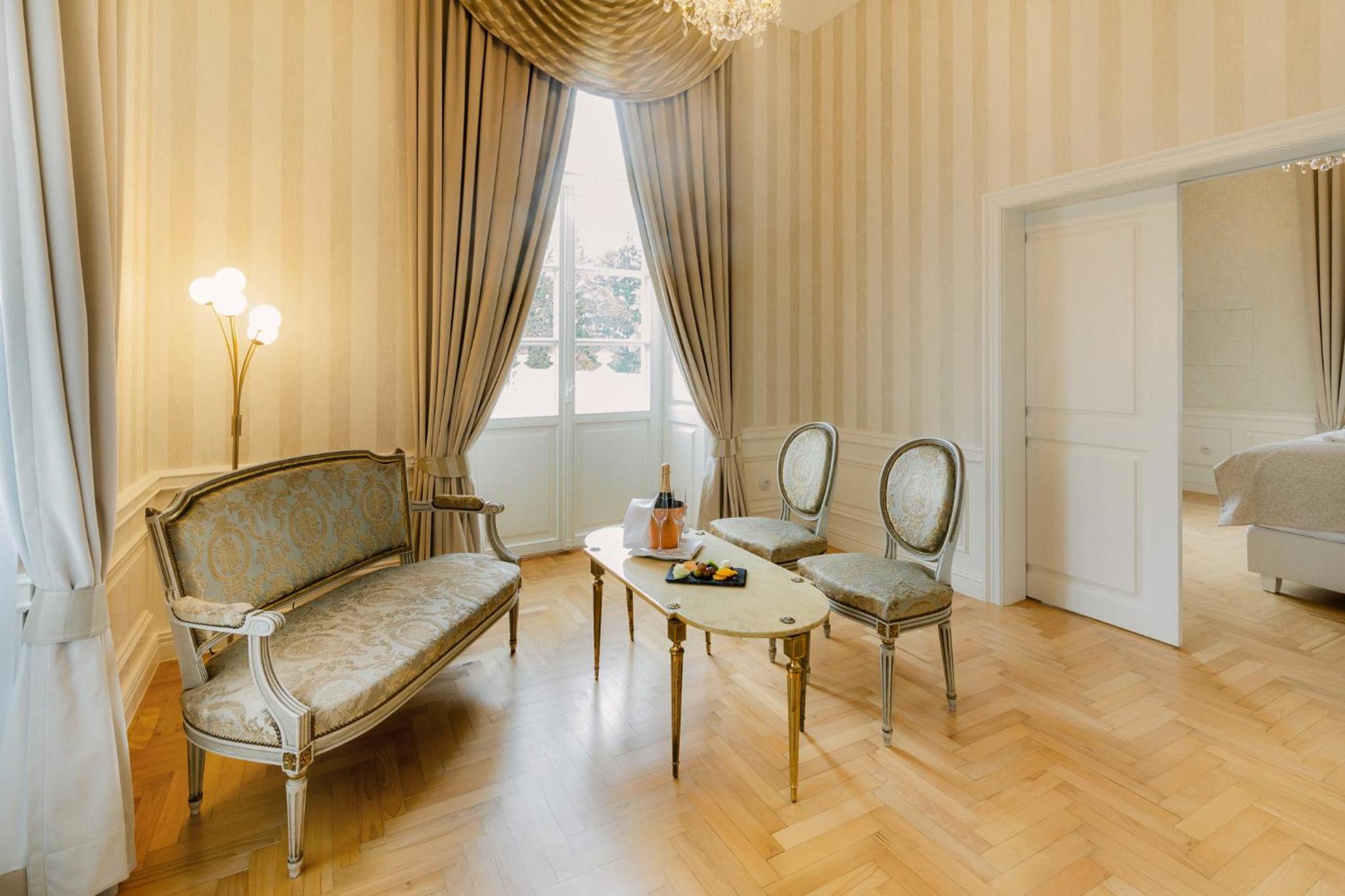 One-Bedroom Apartment with Terrace photo 2