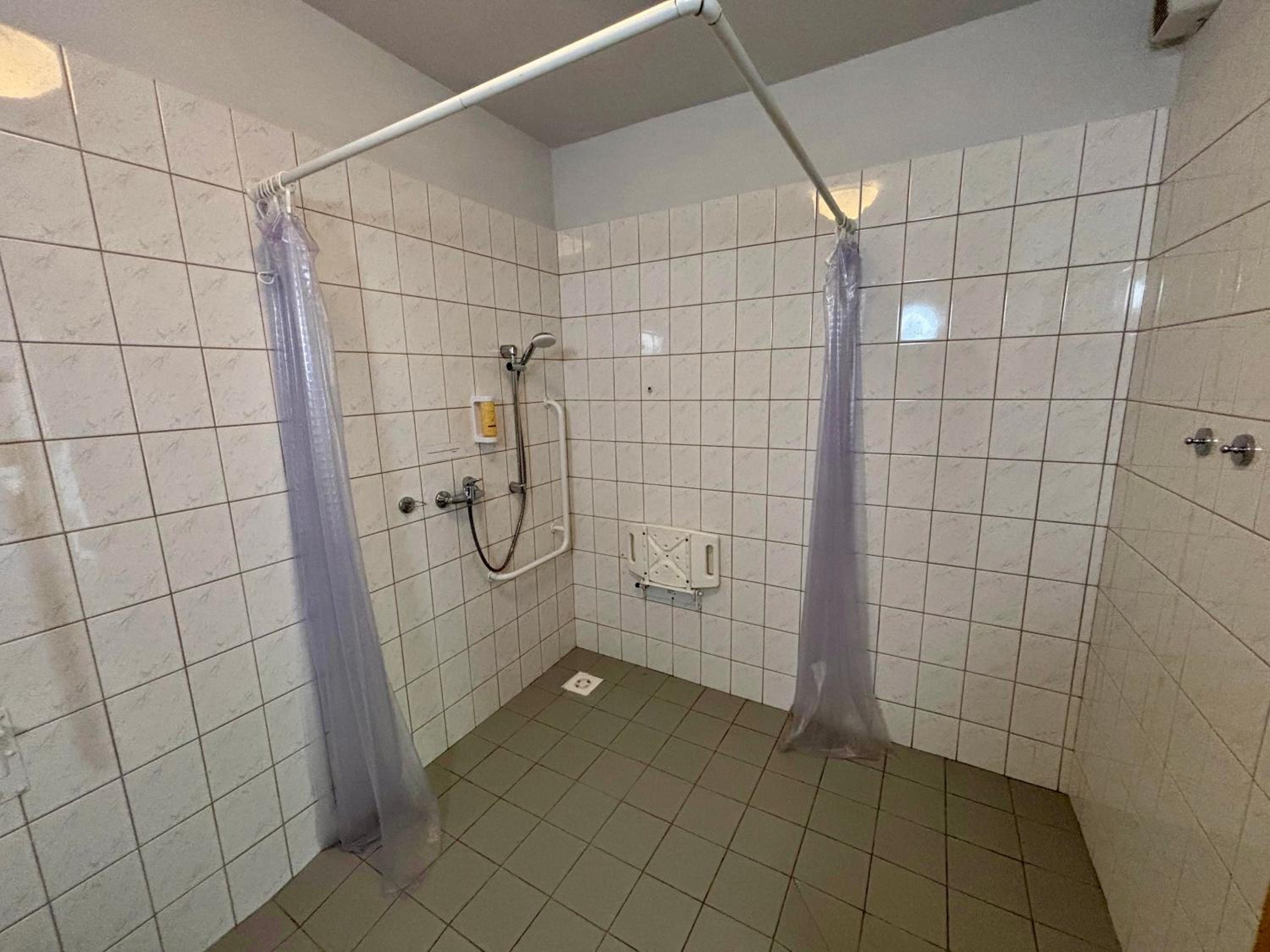 Twin Room - Disability Access photo 2