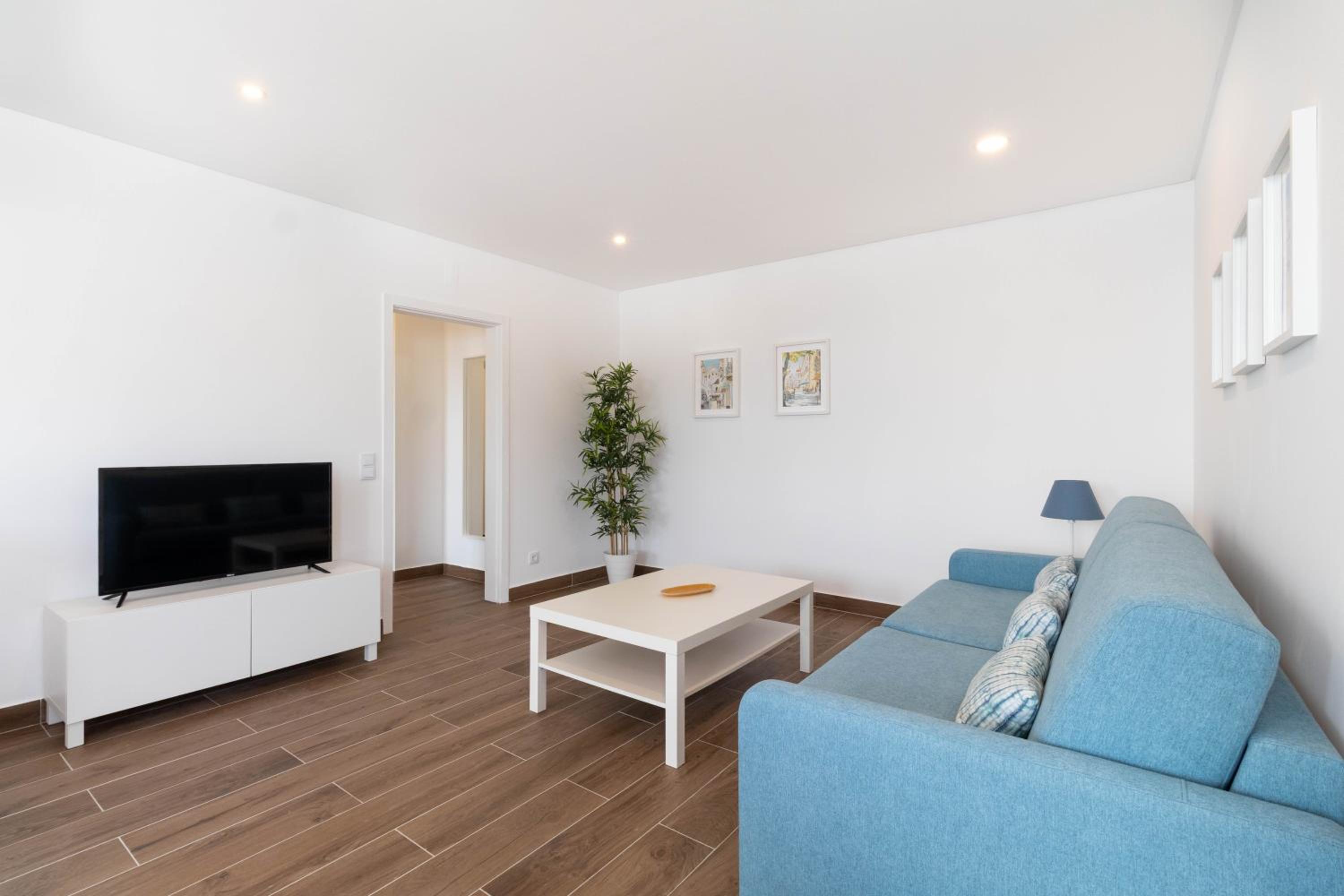 Apartment with View and Balcony photo 2