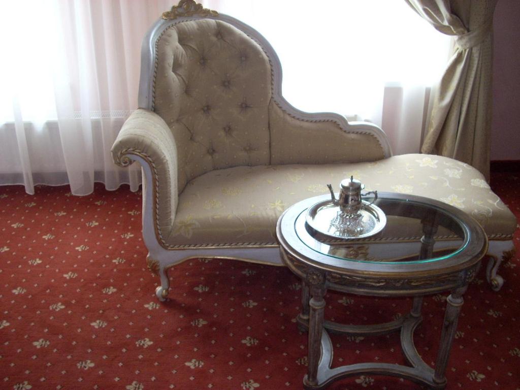 Double or Twin Room with Balcony - Photo 11