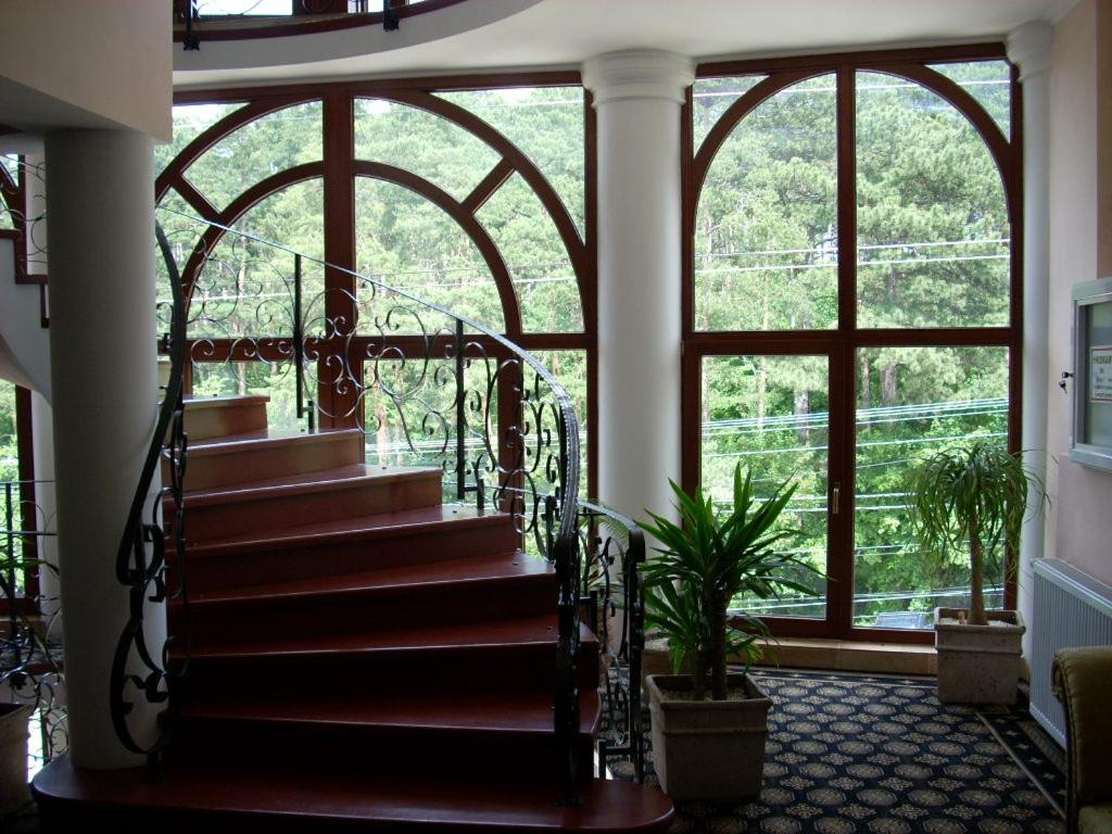 Double or Twin Room with Balcony - Photo 12