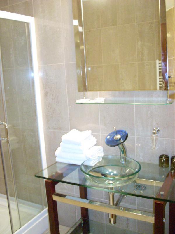 Double or Twin Room with Balcony - Photo 14