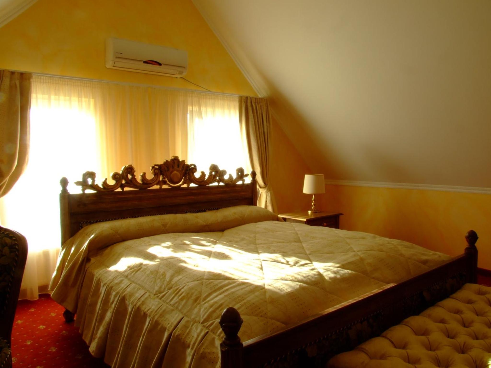 Double or Twin Room with Balcony - Photo 17
