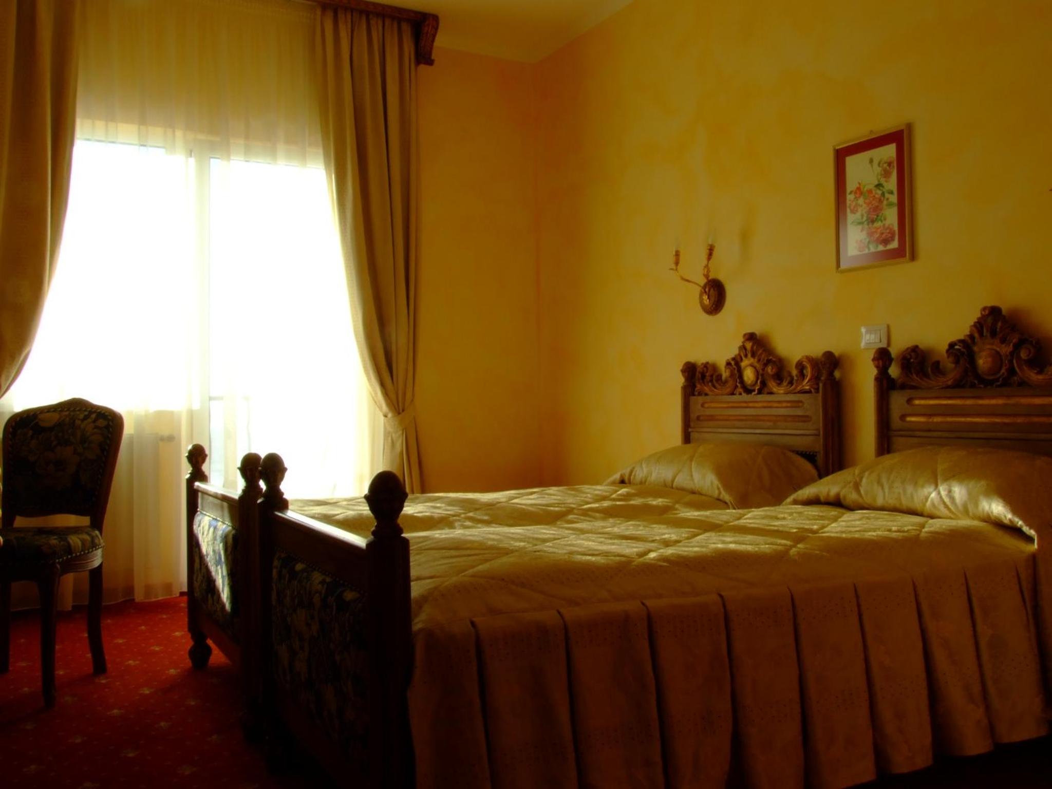Double or Twin Room with Balcony - Photo 21