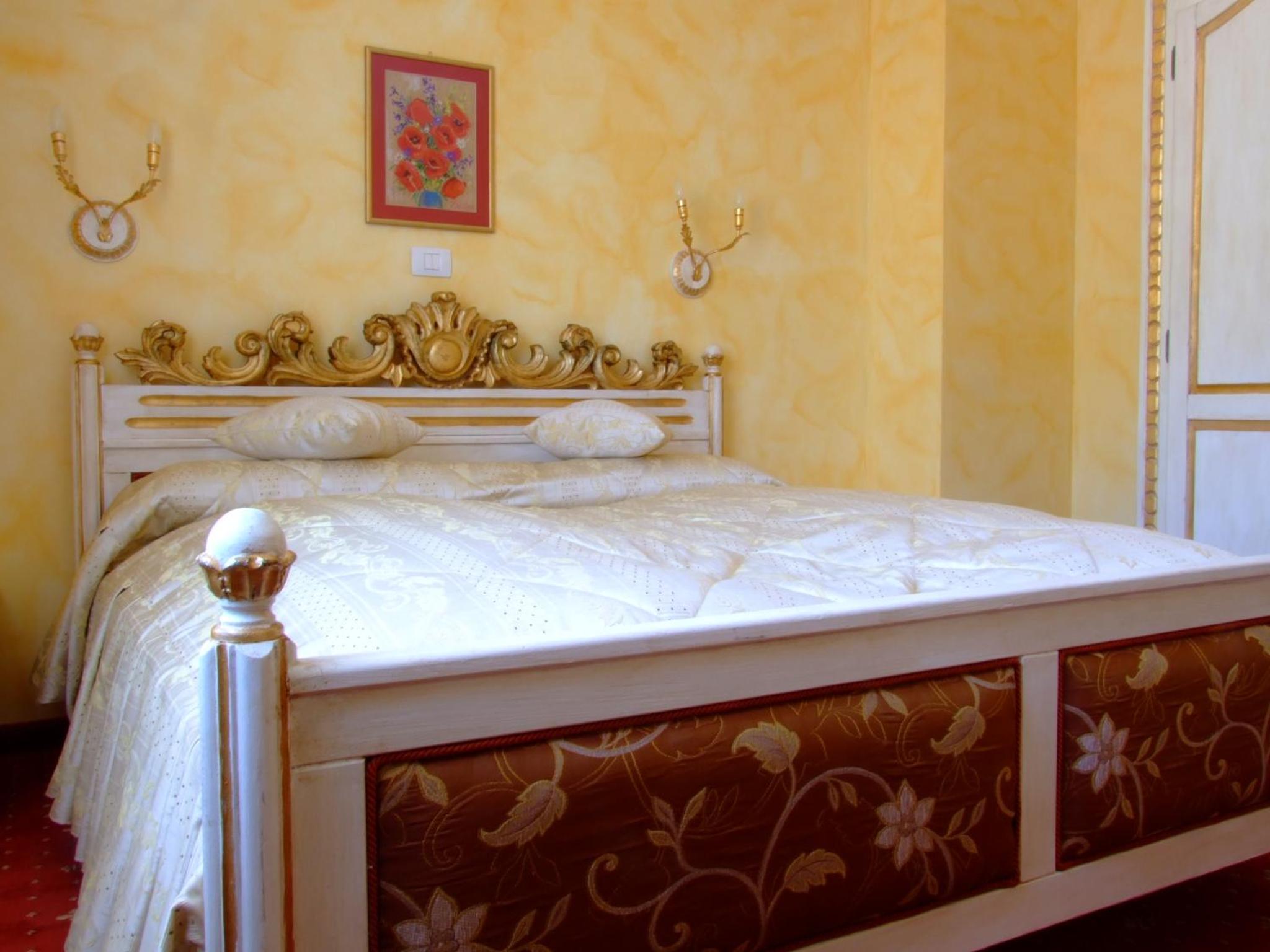 Double or Twin Room with Balcony - Photo 22