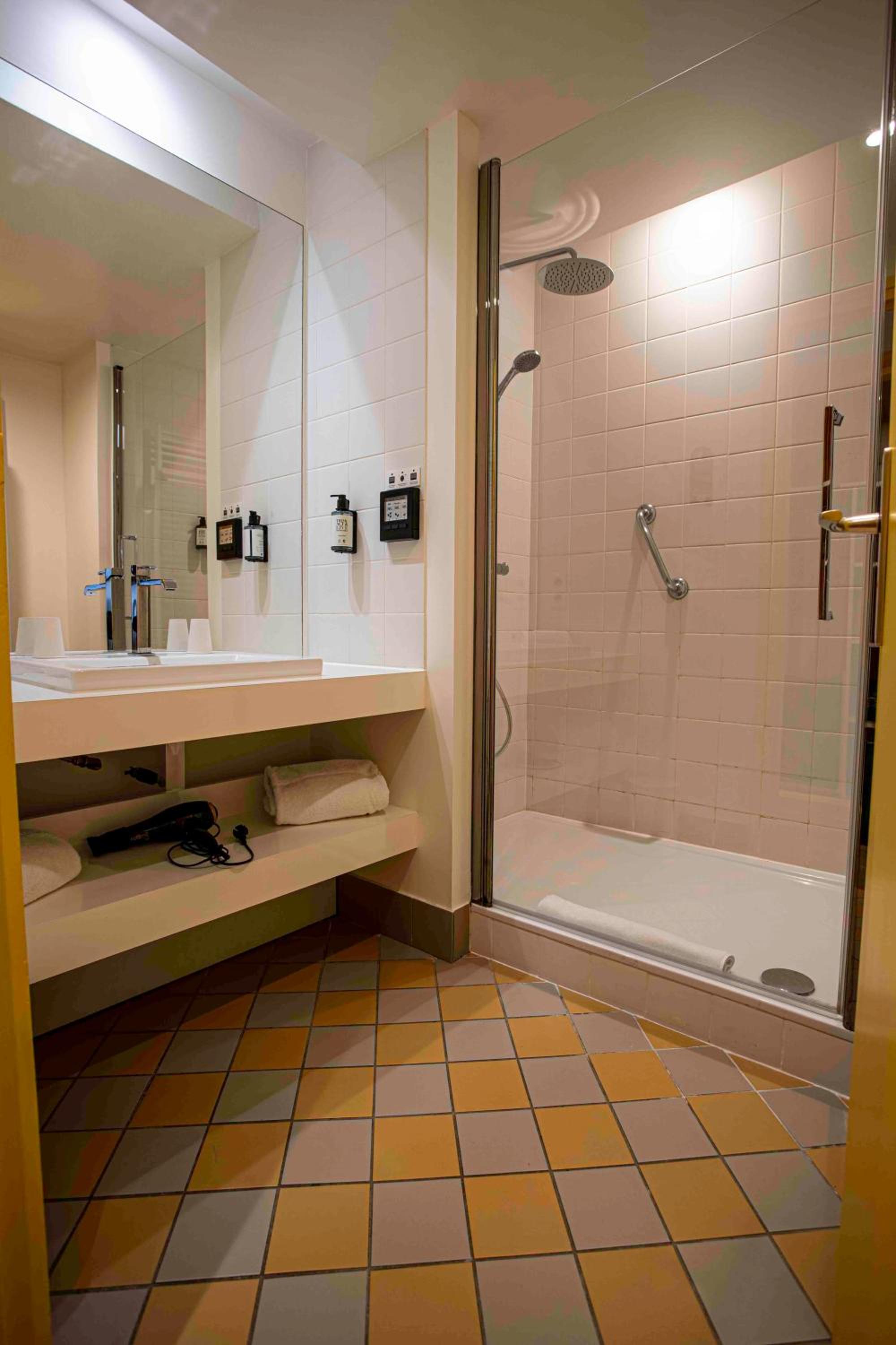 Double Room - Photo 6
