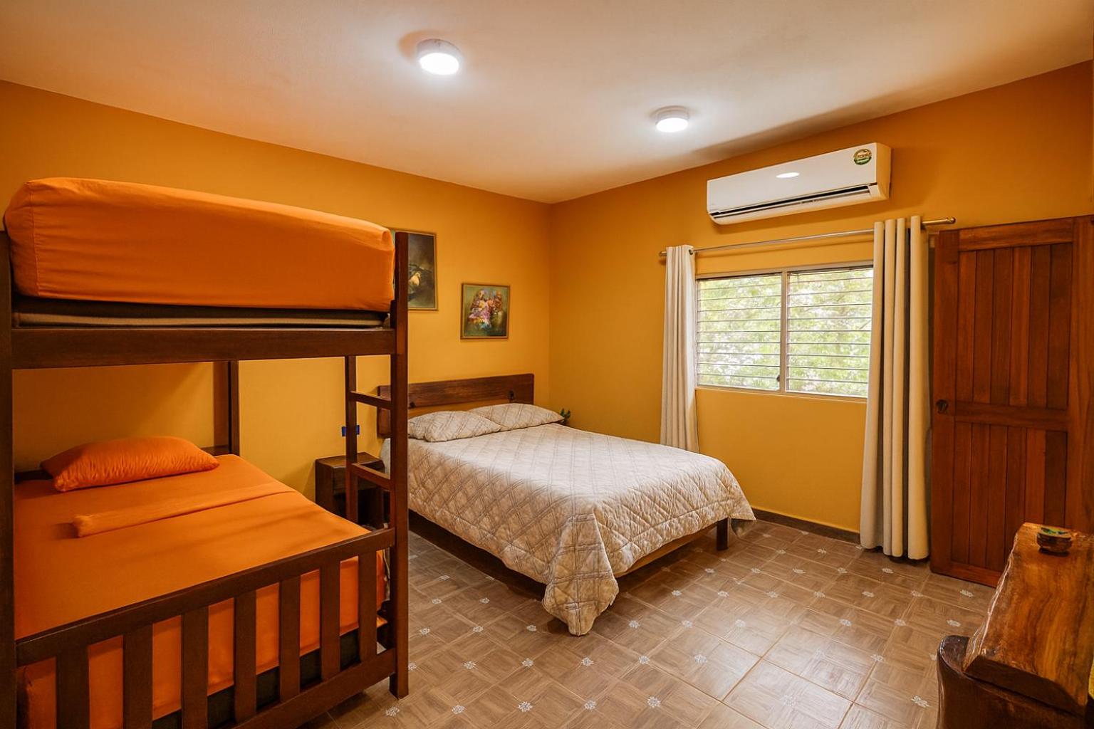 Quadruple Room with Private Bathroom photo 1