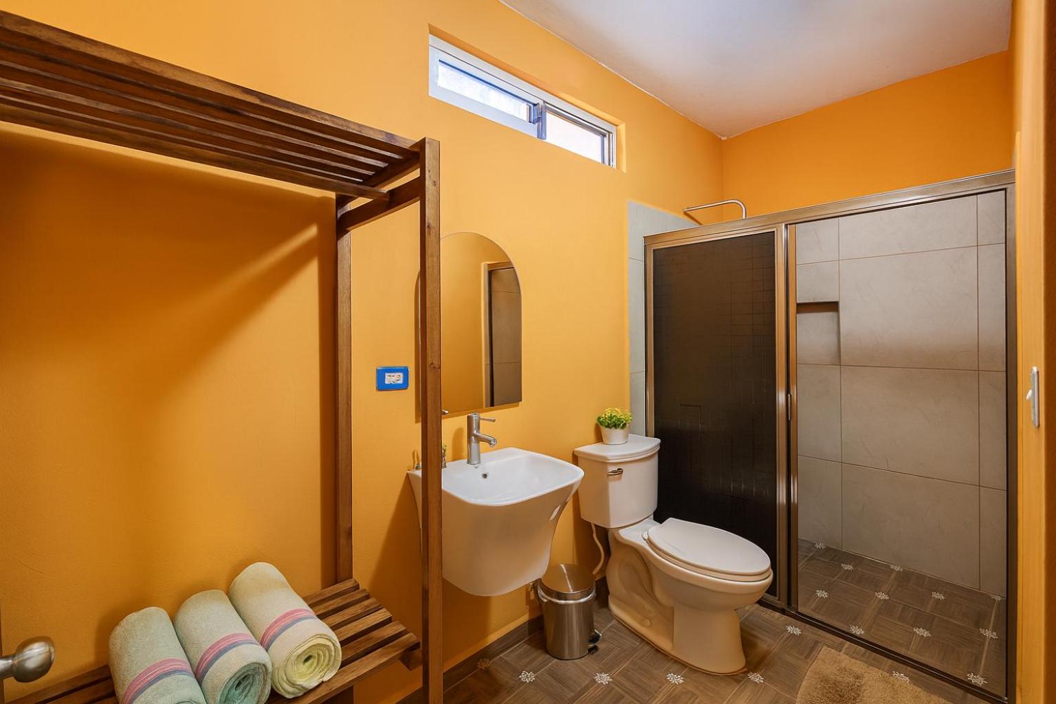 Quadruple Room with Private Bathroom photo 2