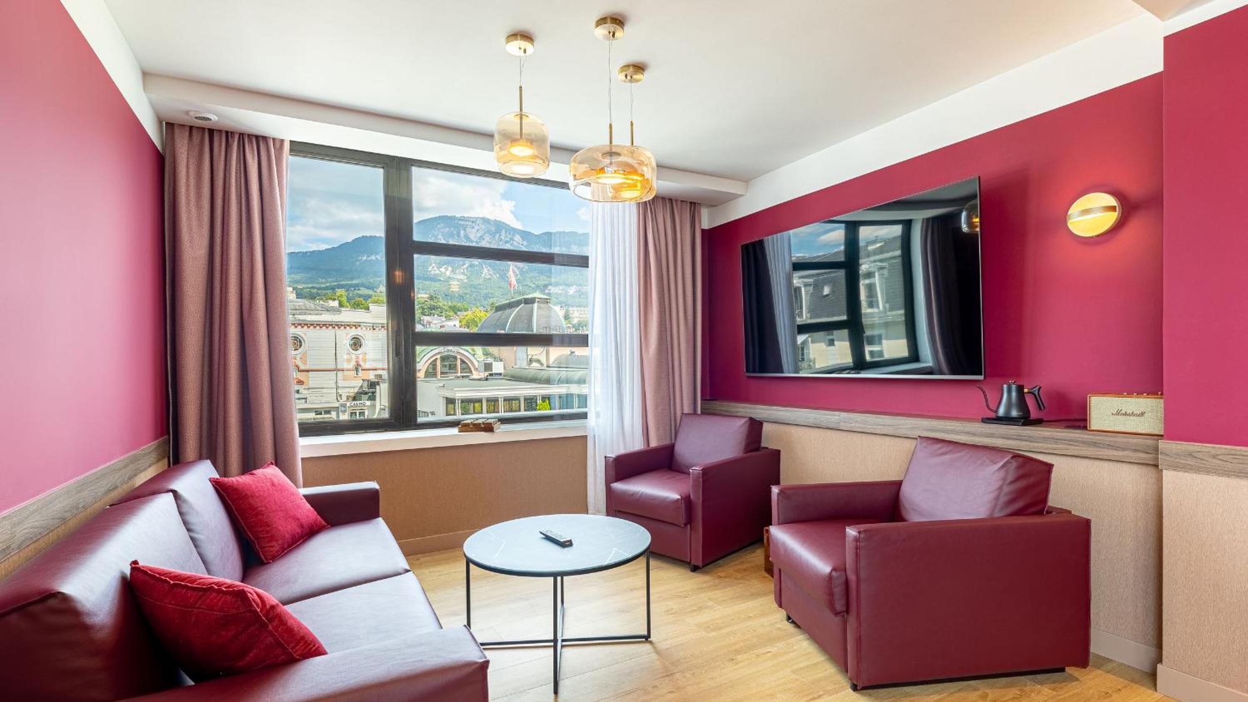 Deluxe Suite photo 2