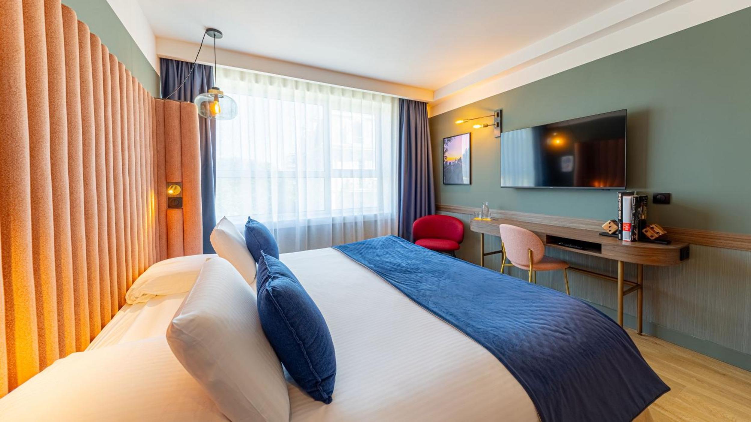 Executive Suite - Photo 6
