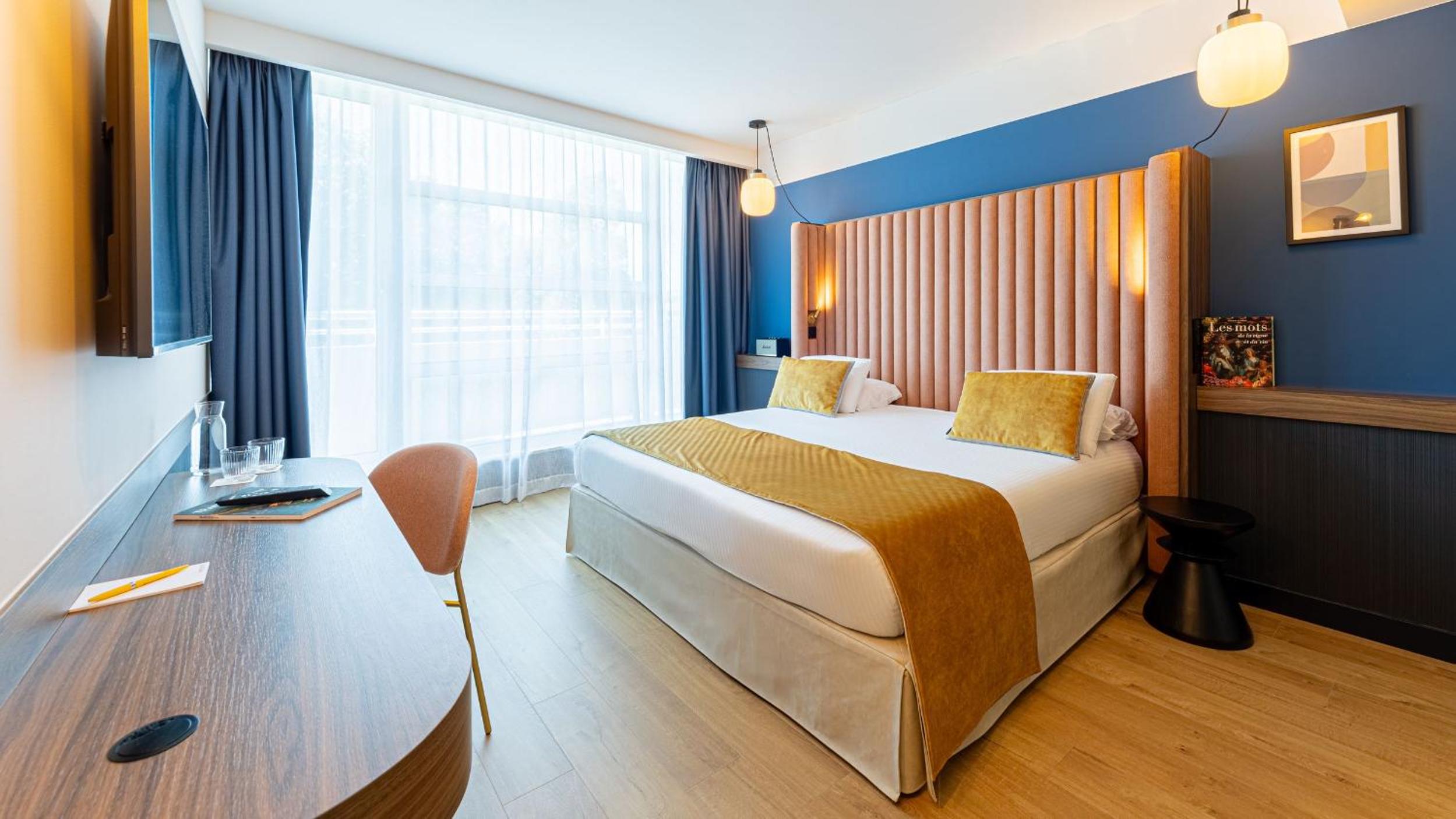 Executive Suite - Photo 4