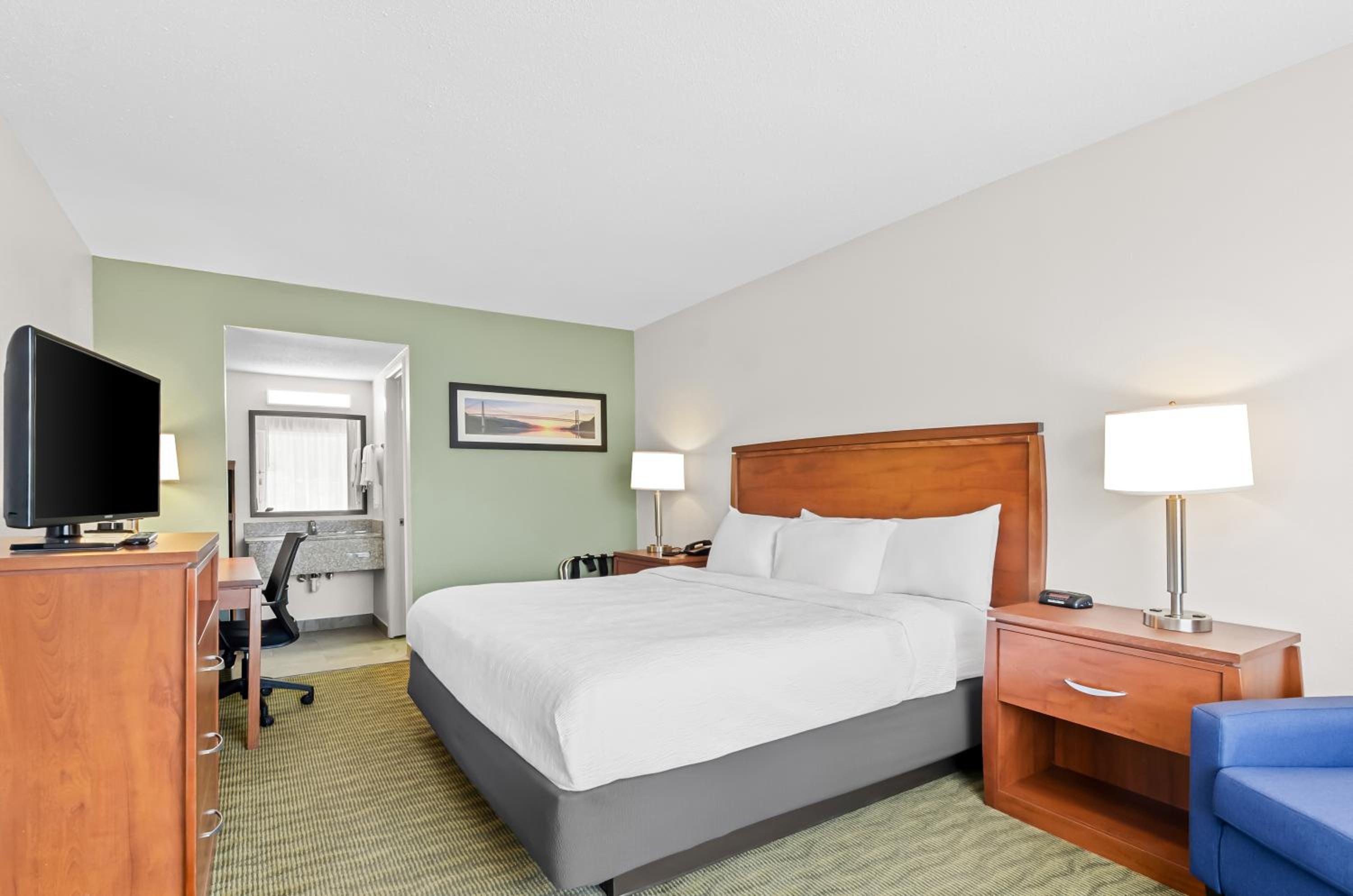 King Room - Non Smoking/Exterior Hall - Photo 2