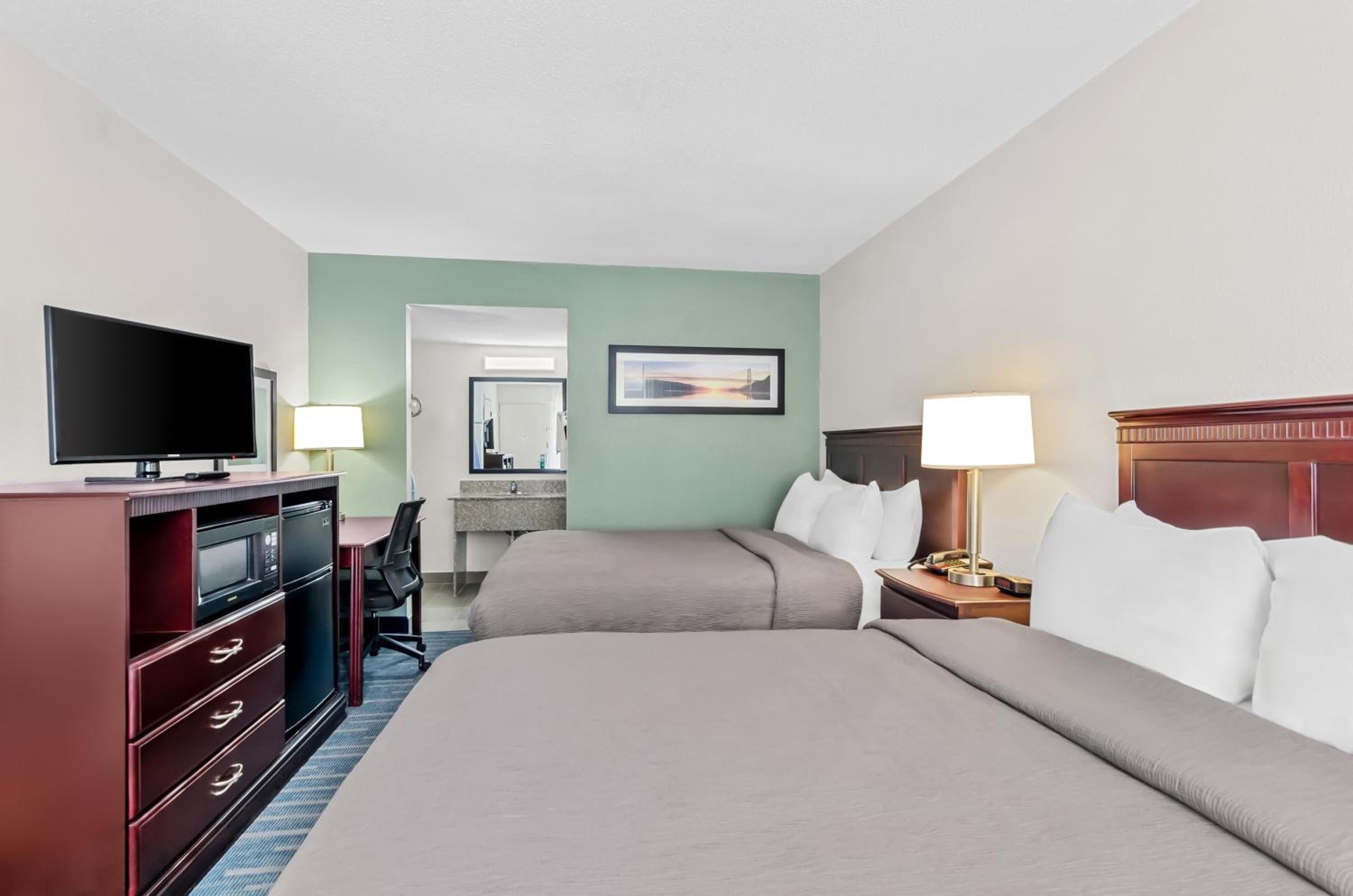 Quadruple Room with Two Queen Beds - Non Smoking/Exterior Hall photo 1
