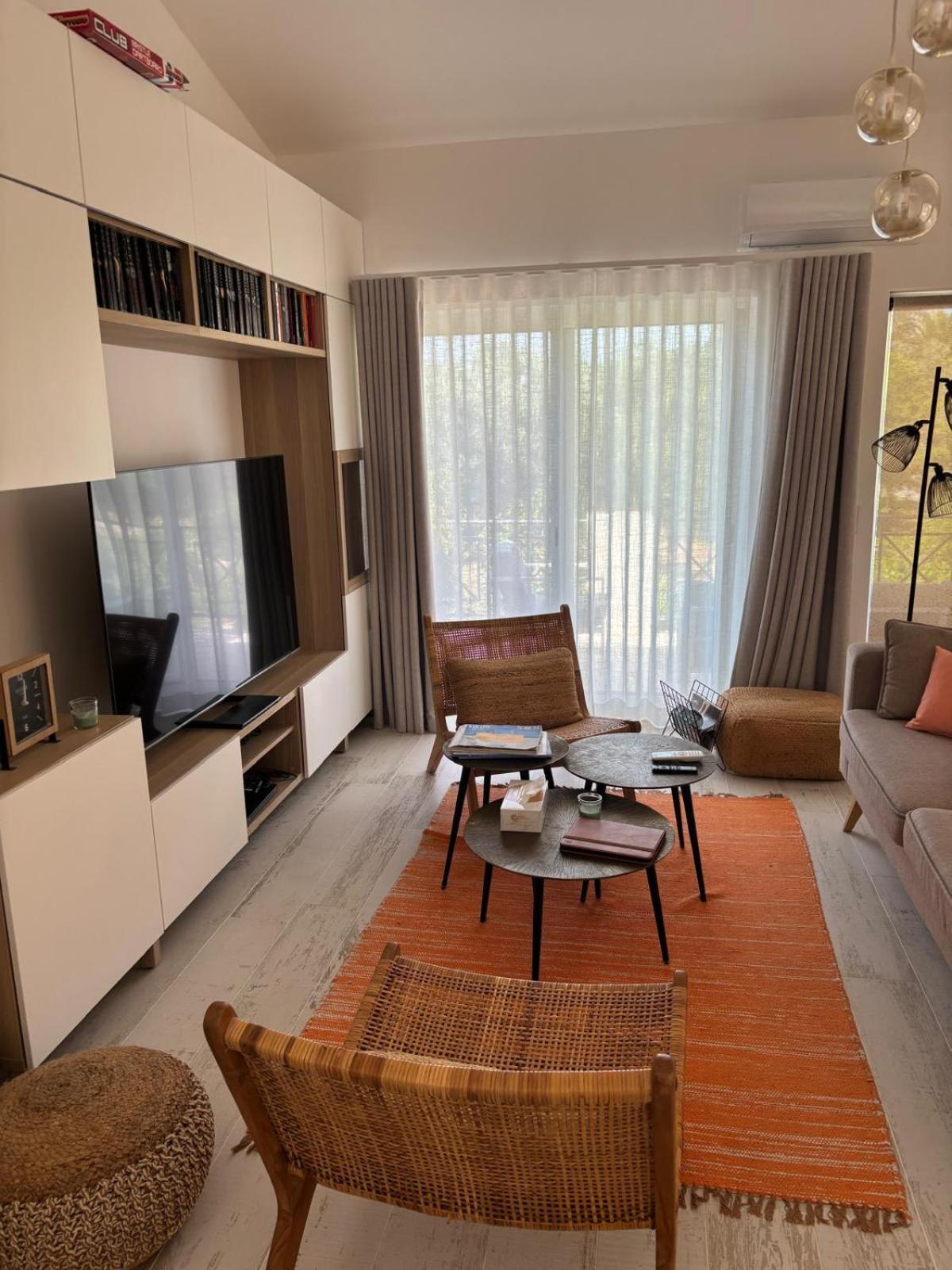 Three-Bedroom Deluxe Apartment photo 3