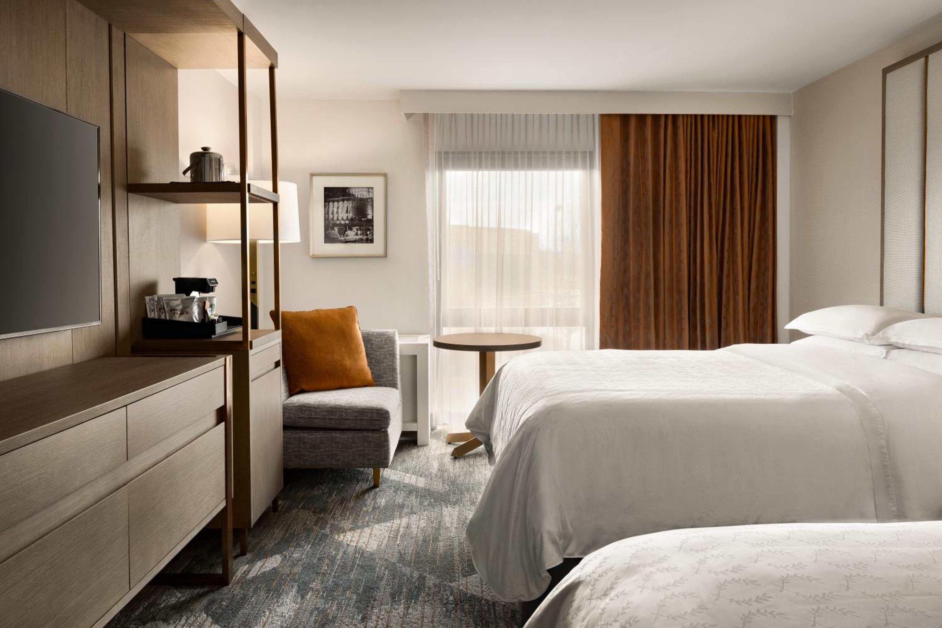 Preferred Club Level Double Room with Two Double Beds - Photo 2