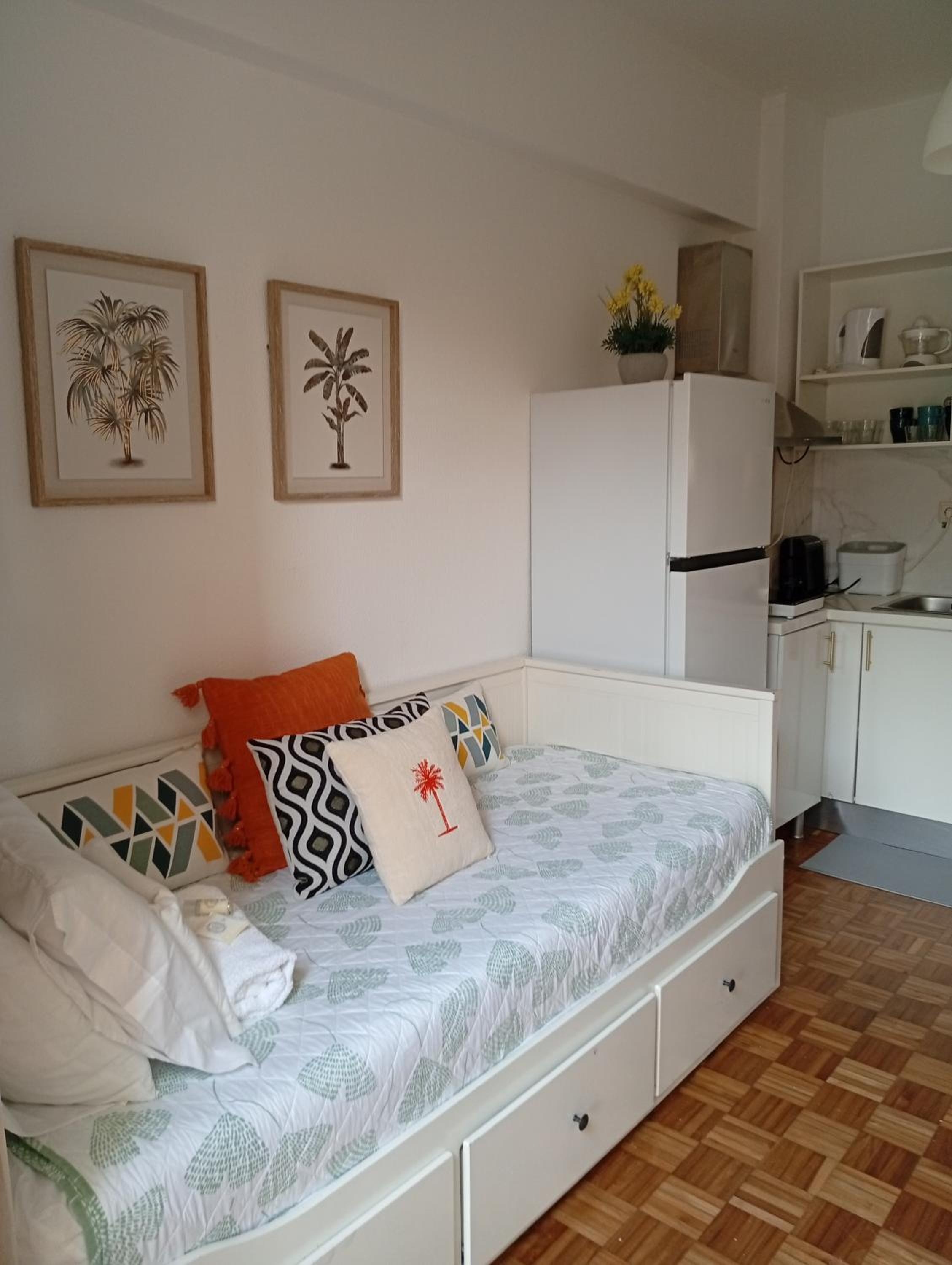 Two-Bedroom Apartment - Photo 2