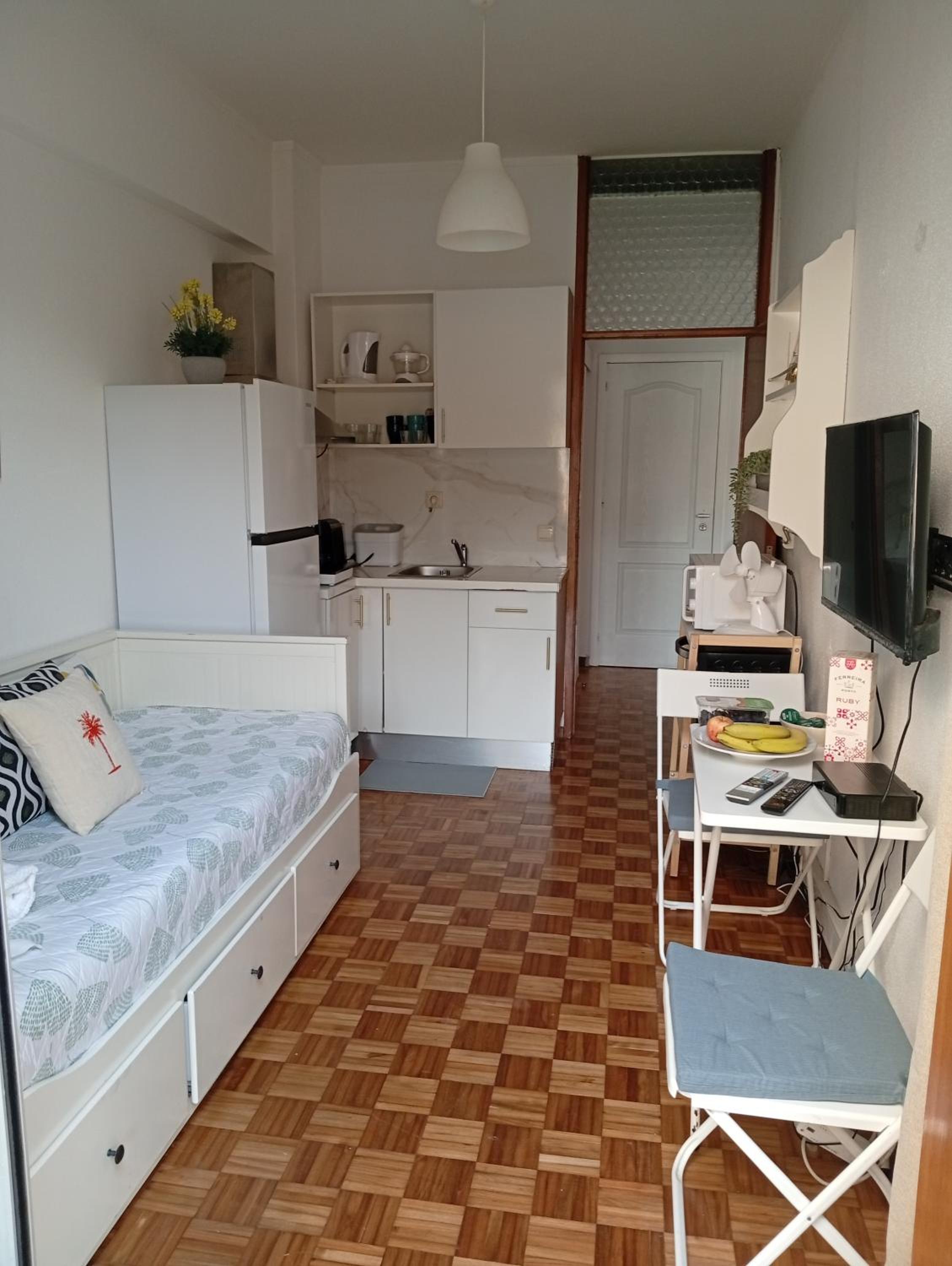 Two-Bedroom Apartment - Photo 3