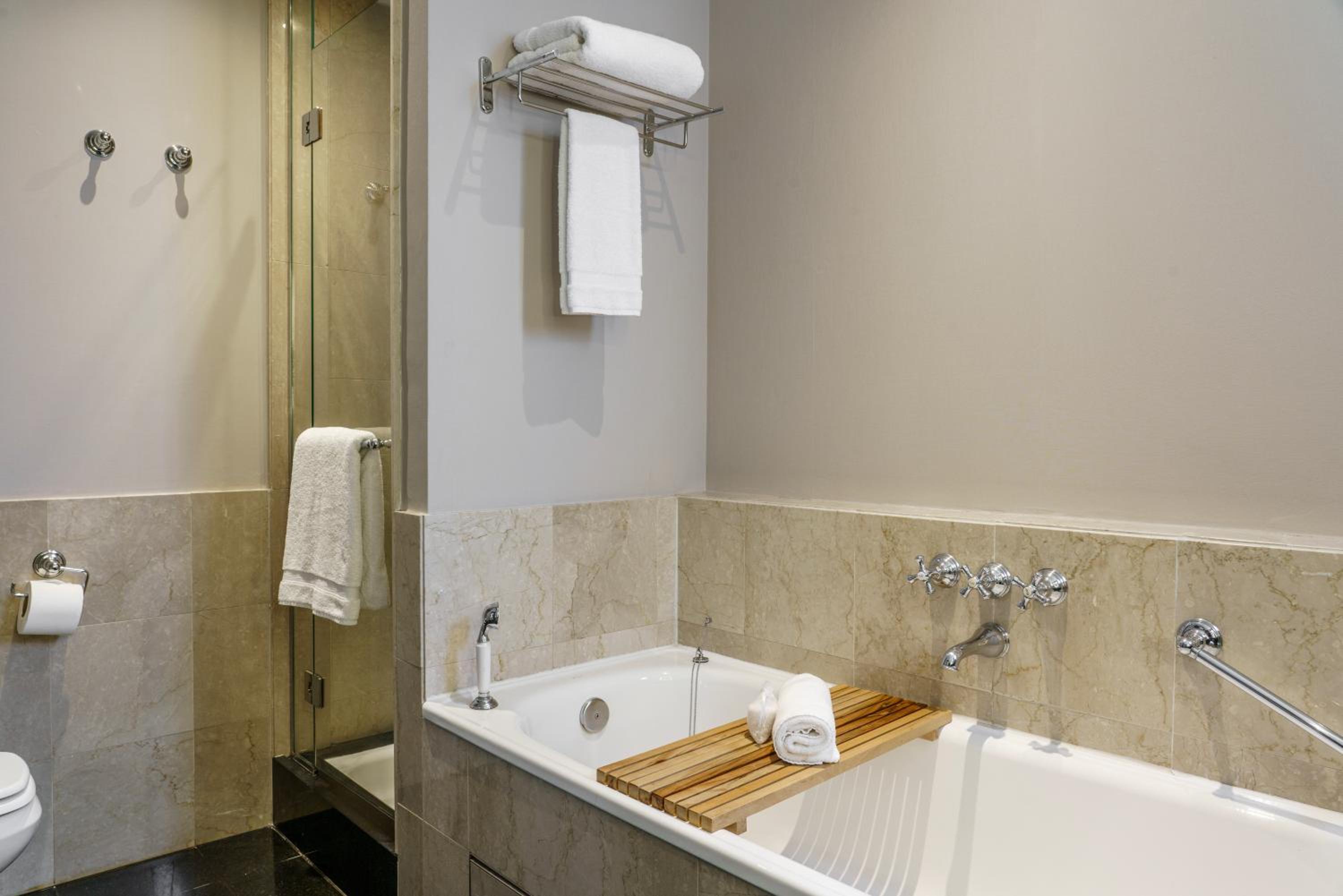Premier Room thumbnail 5