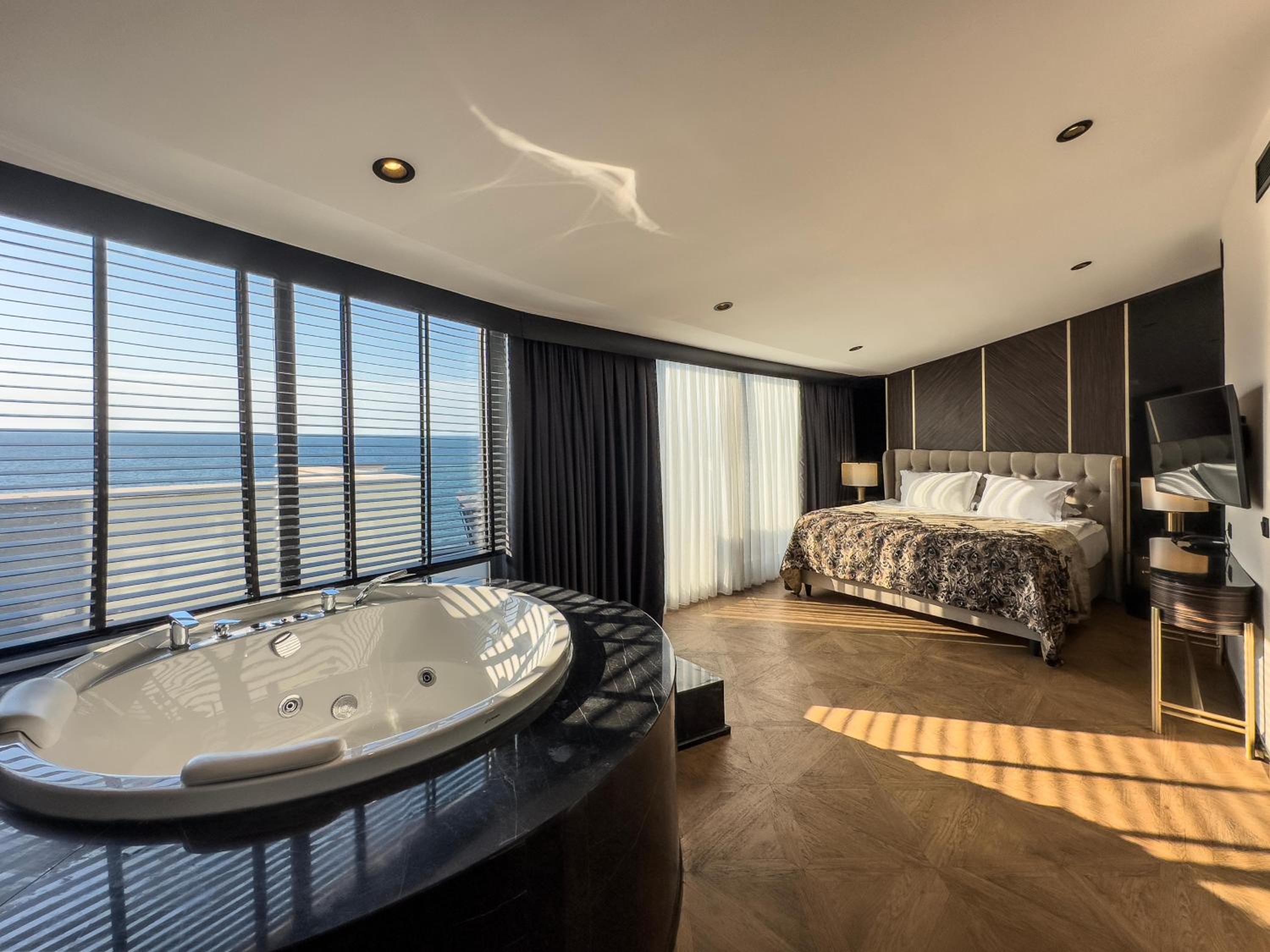 King Suite with Sea View