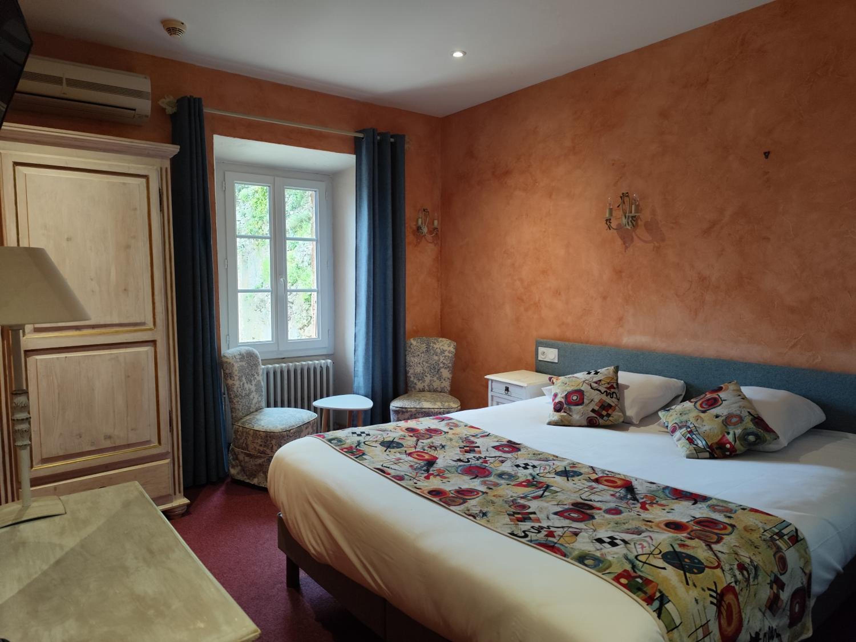 Standard Queen Room photo 2