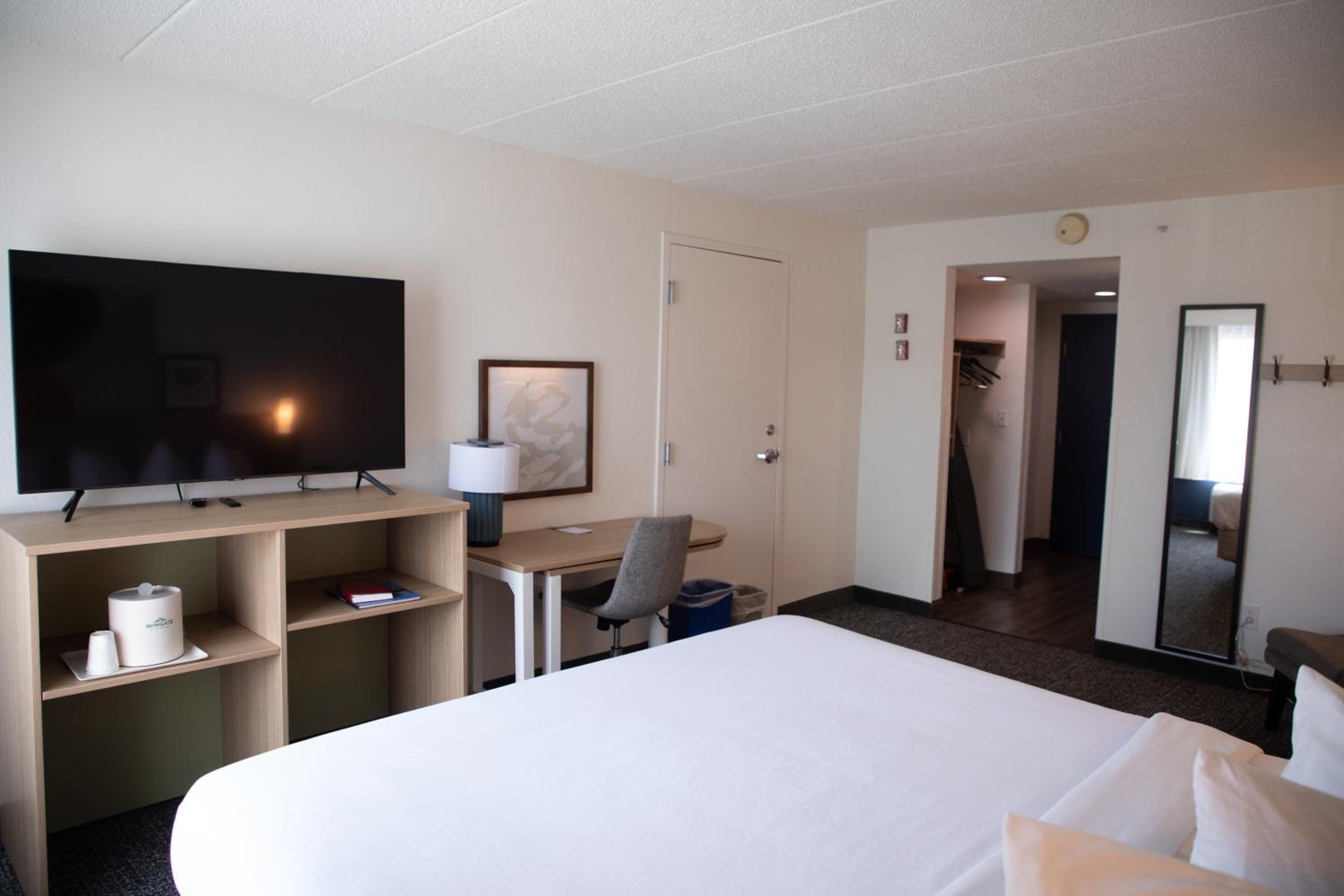 King Room with Bath Tub - Mobility/Hearing Access - Photo 1