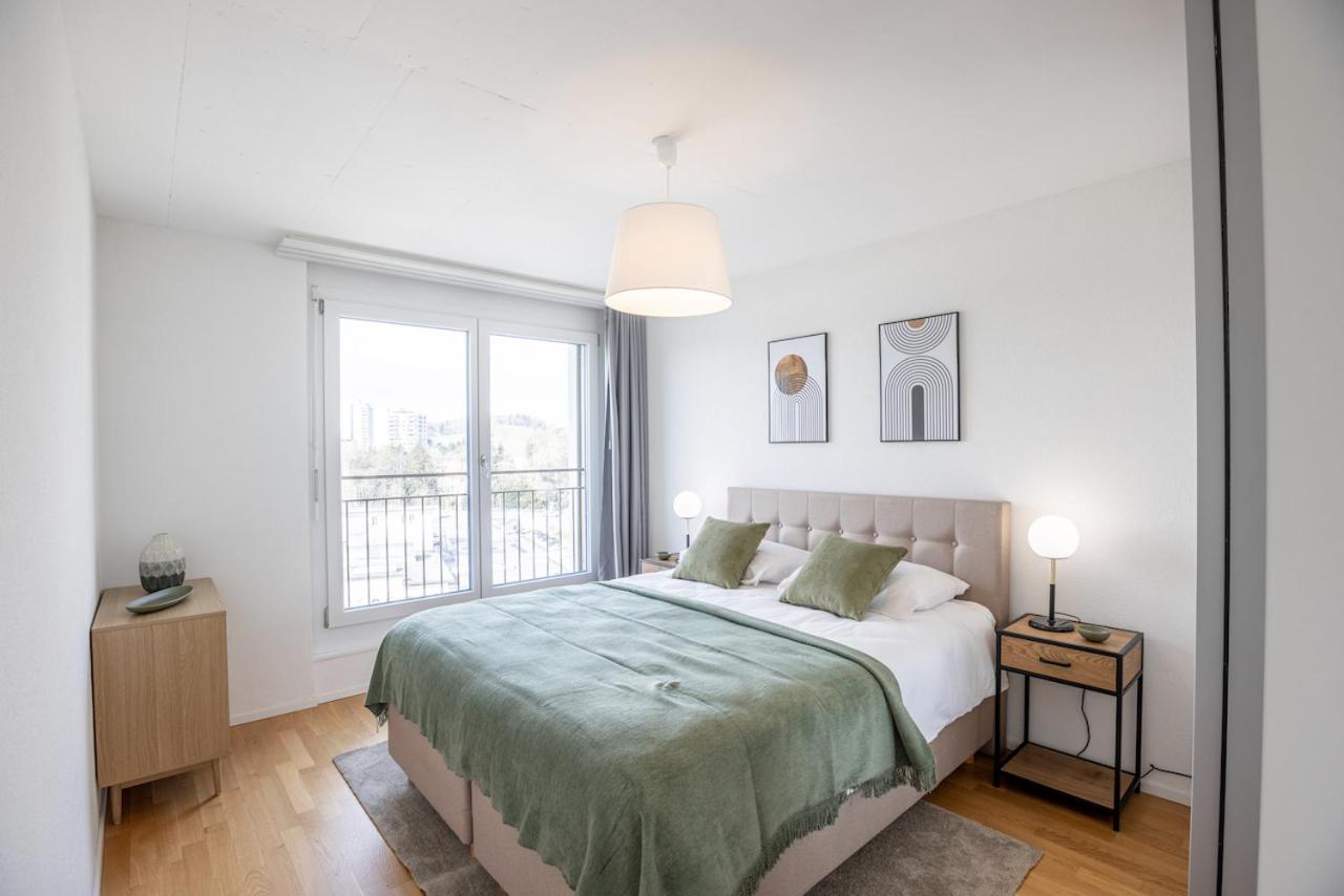 One-Bedroom Apartment photo 2