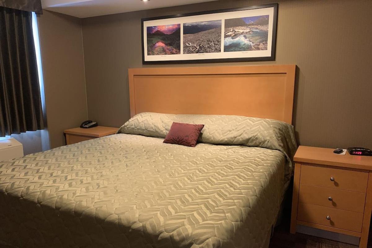 Executive Suite - Photo 2