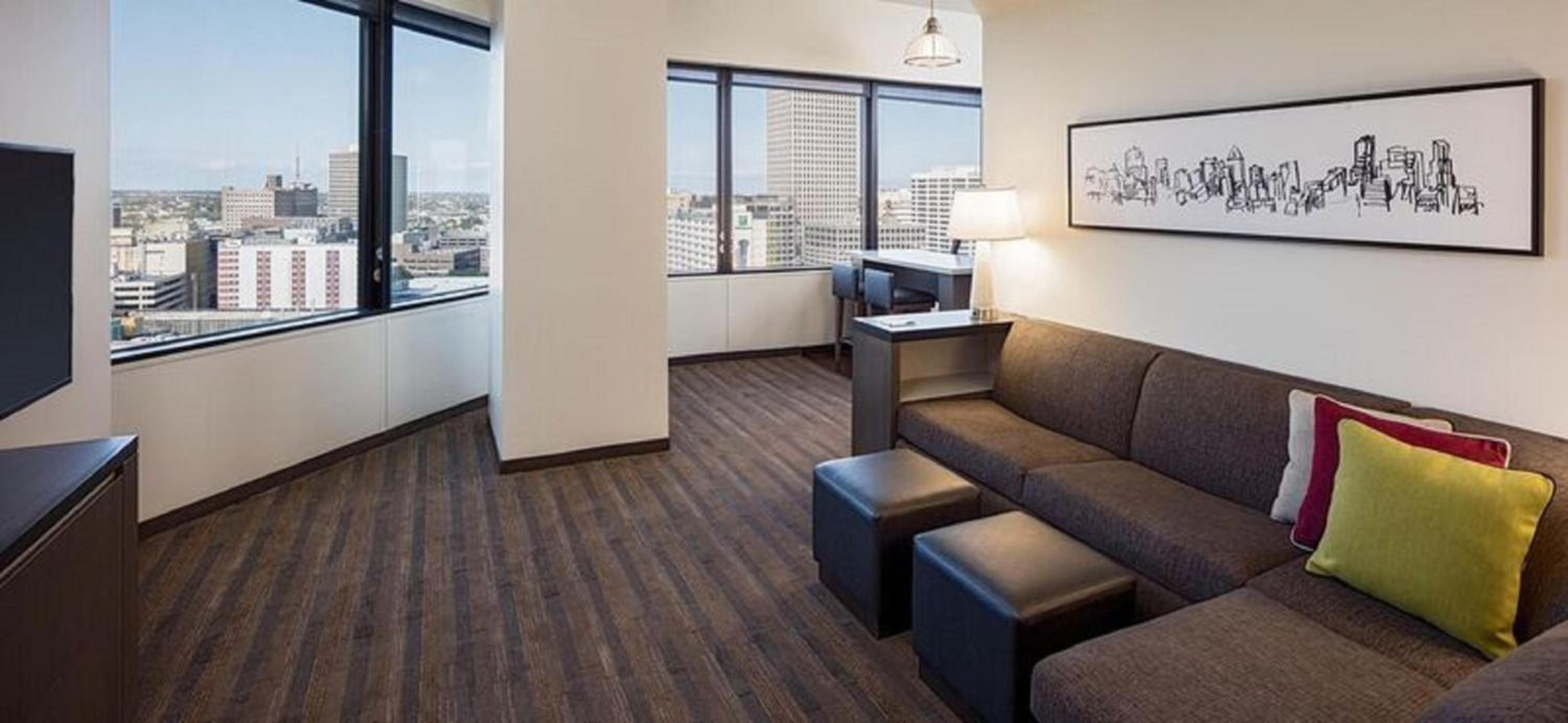 One-Bedroom King Suite With View And Roll-In Shower - Disability Access