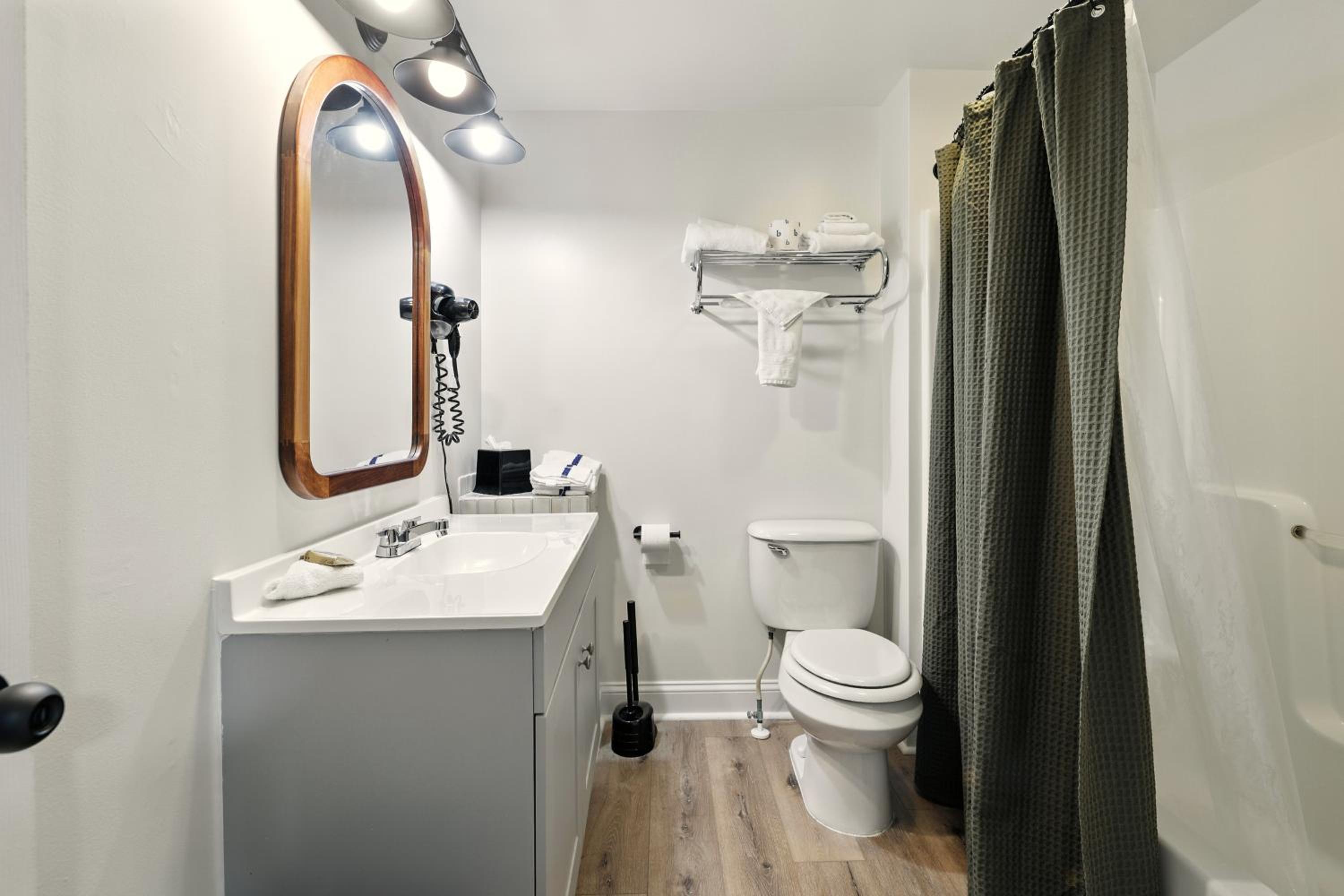 Standard Queen Room