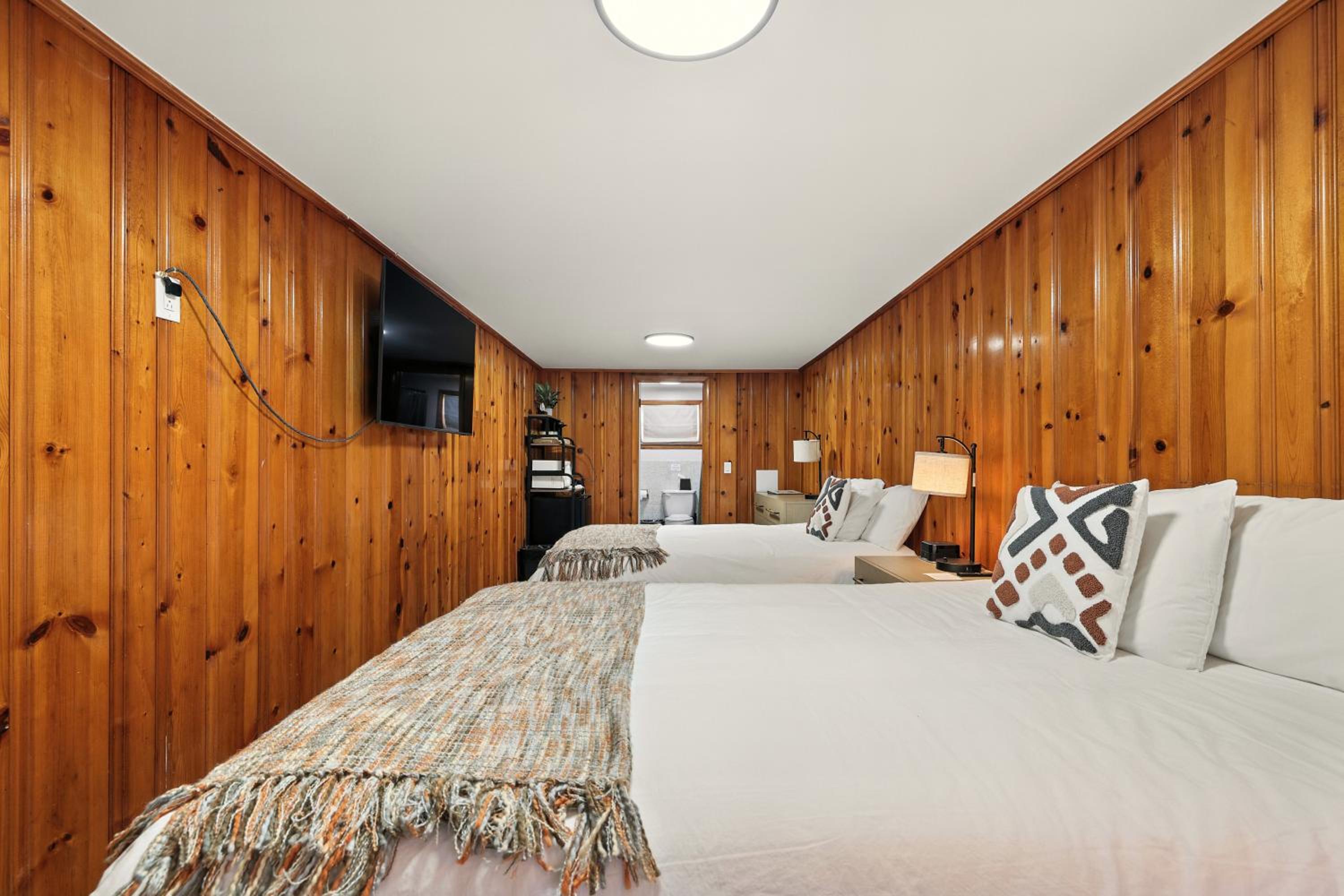 Deluxe Queen Room