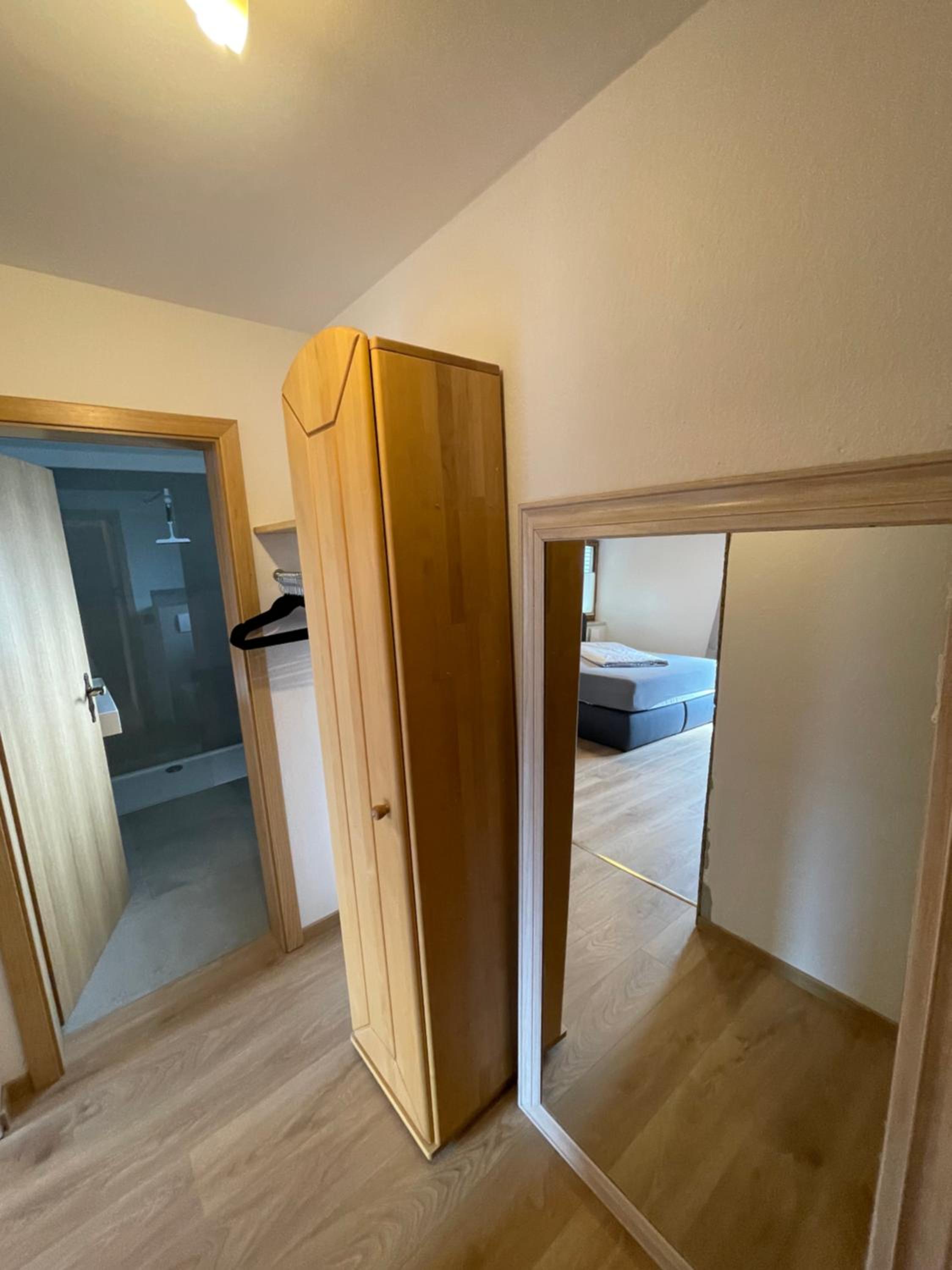 One-Bedroom Apartment with Balcony and Mountain View   photo 2