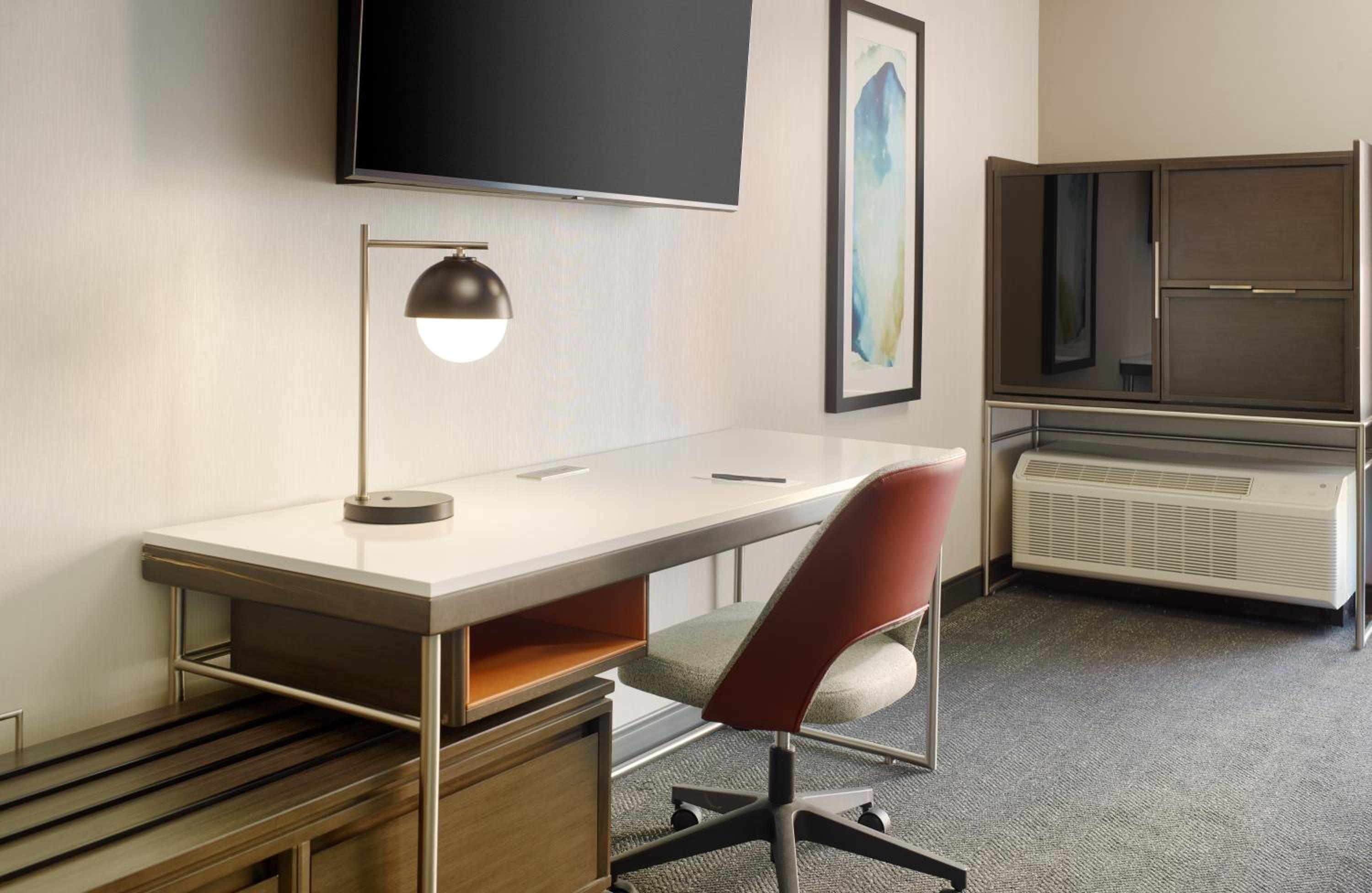 Standard King Guest Room - Hearing Accessible photo 2