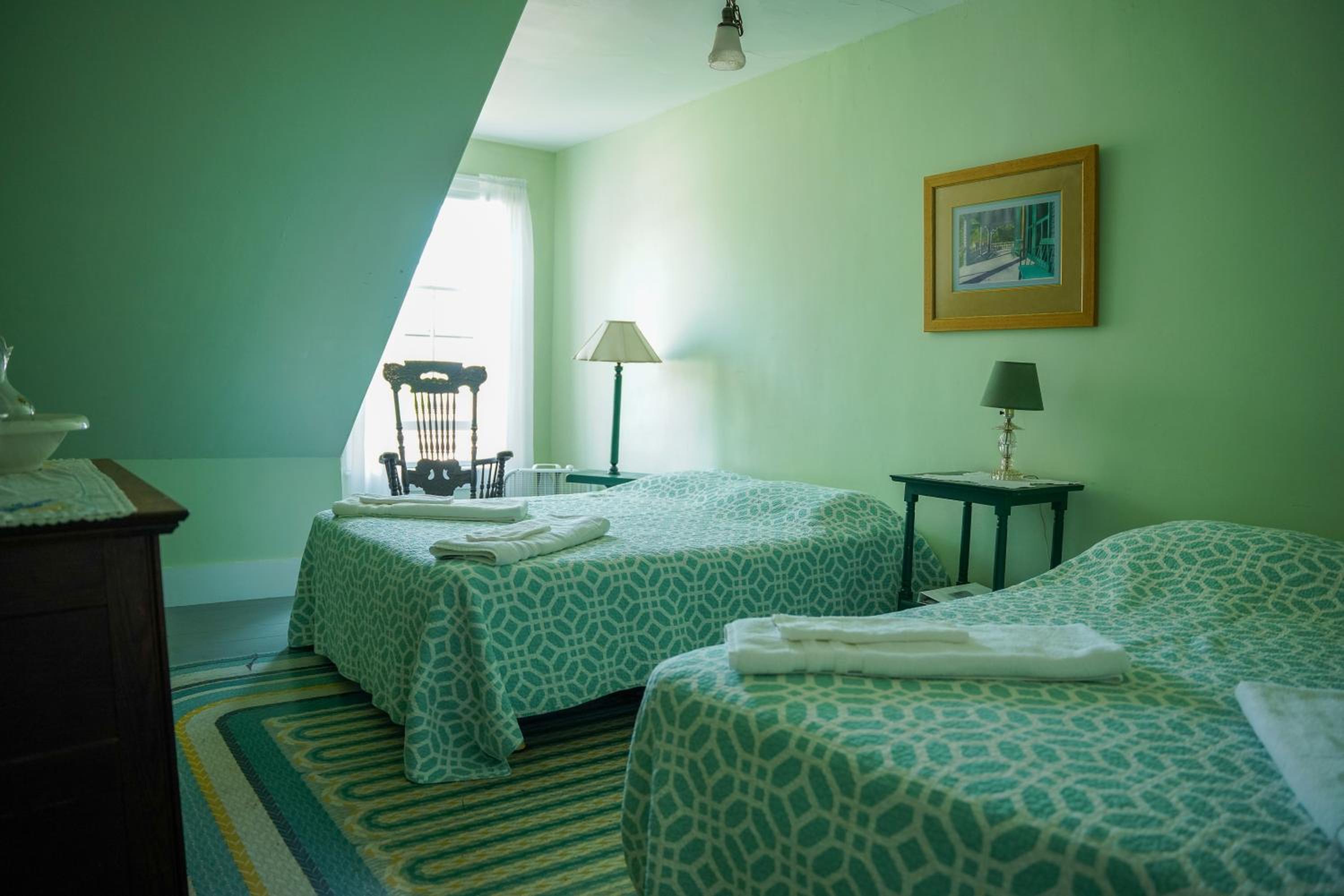 Deluxe Double Room with Shared Bathroom rm. 7 photo 2