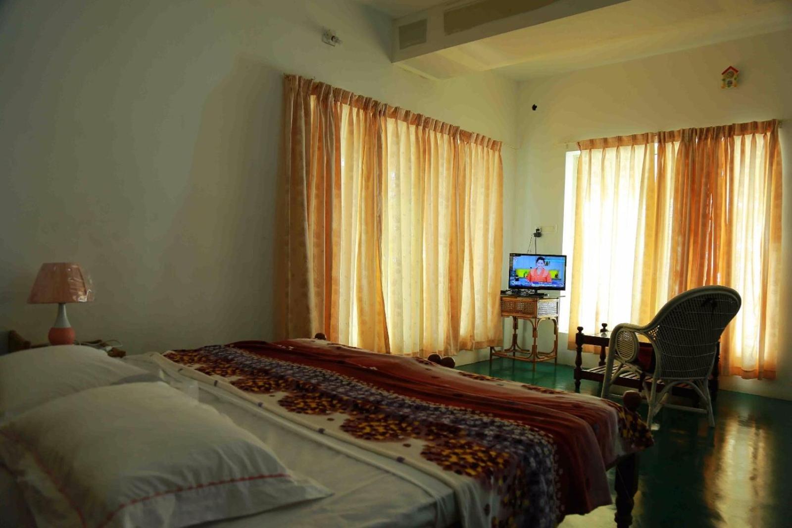 Deluxe Room (2 Adults + 1 Child) photo 2