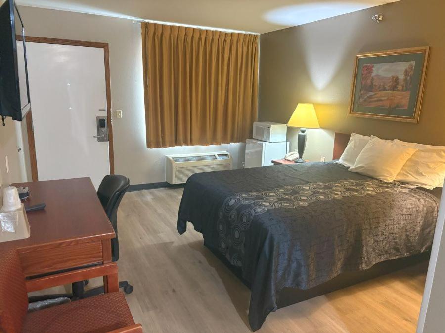 Queen Room - Disability Access photo 1