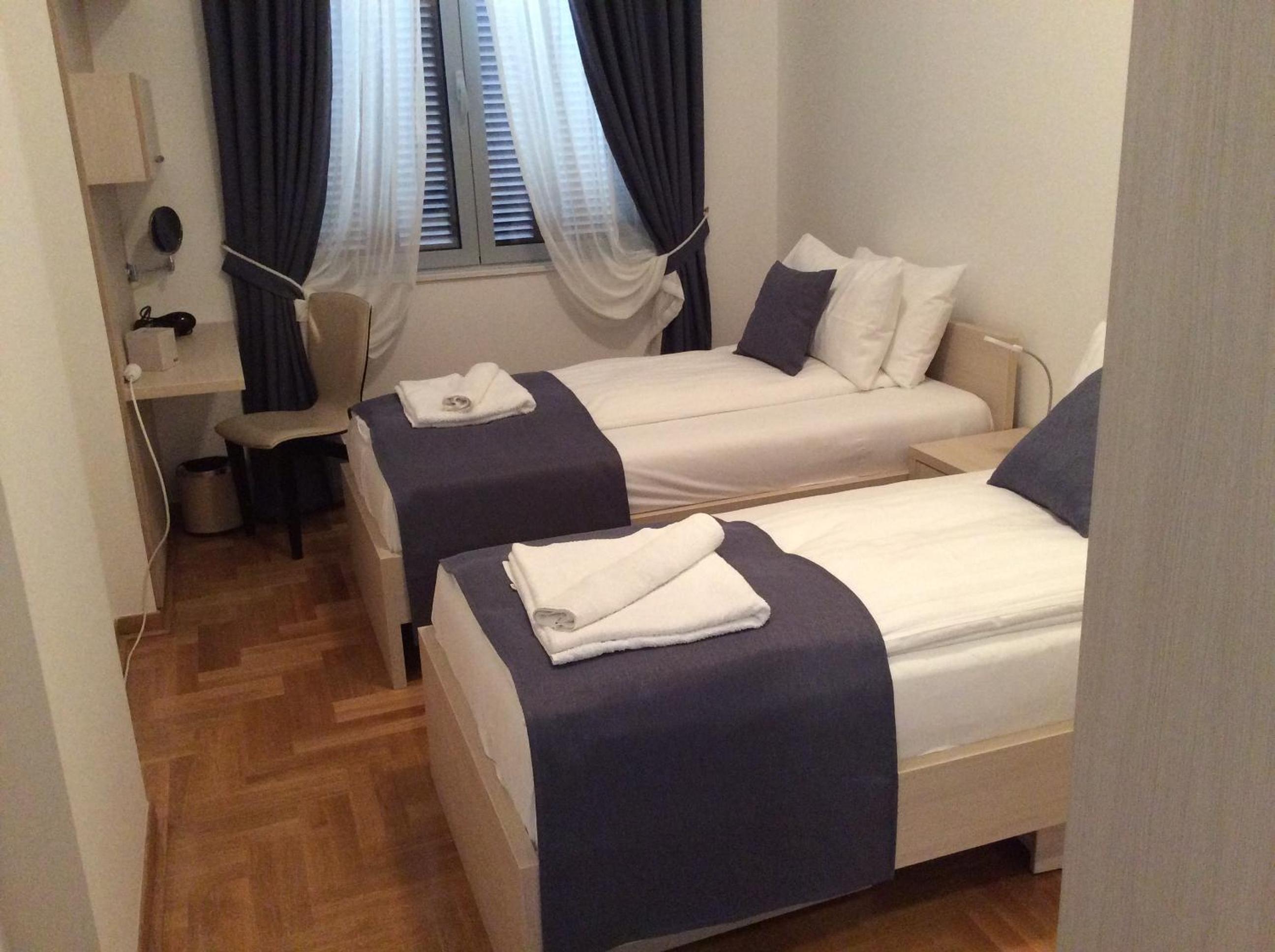 Apartment with Mountain View