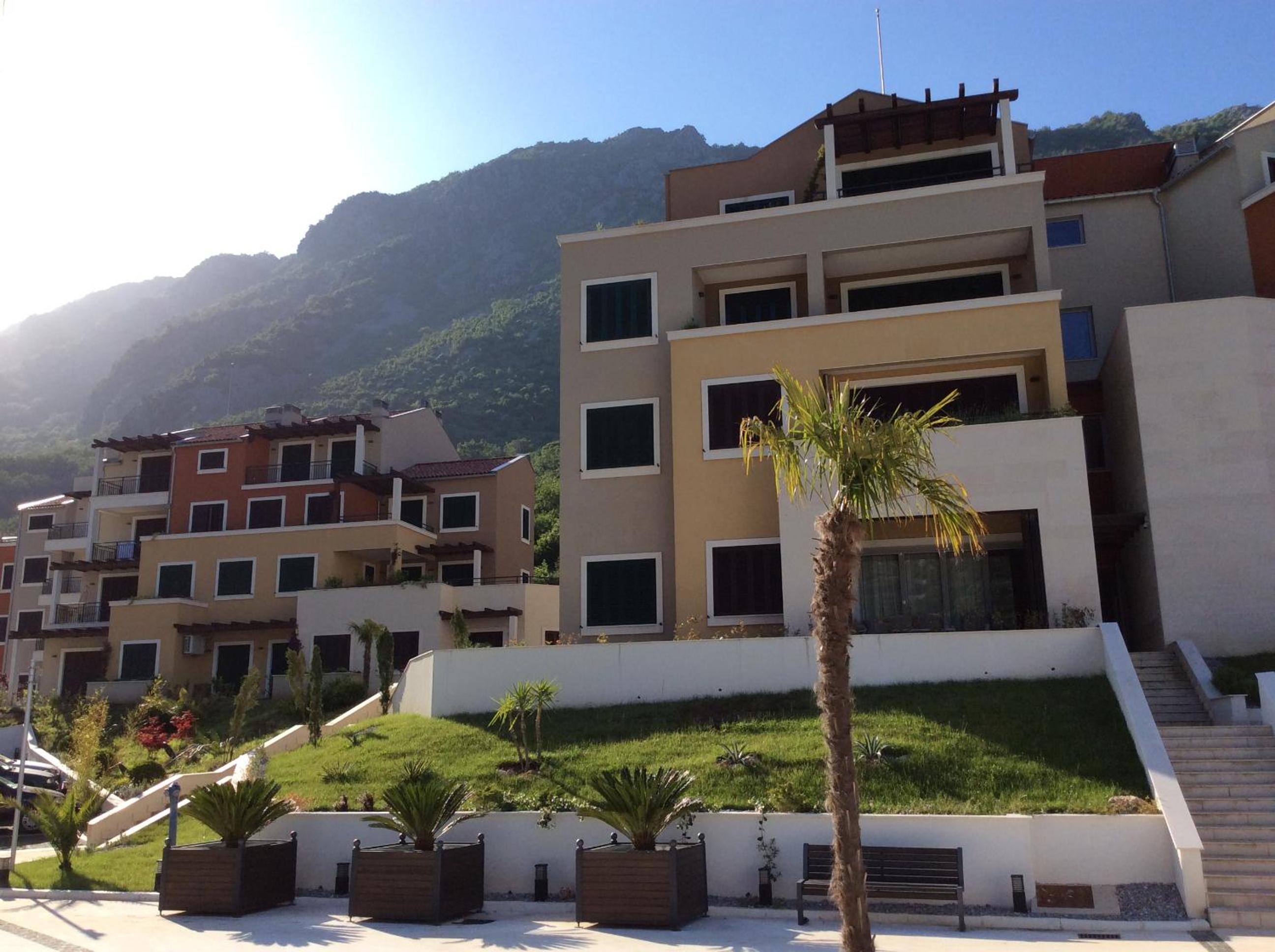 Apartment with Mountain View photo 2