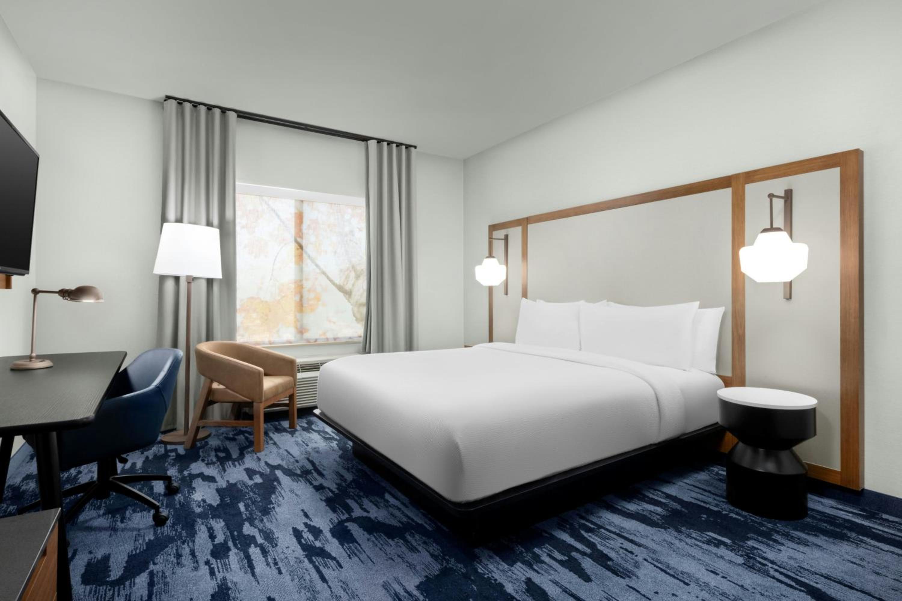 King Room with Bathtub - Mobility Access/Hearing Accessible