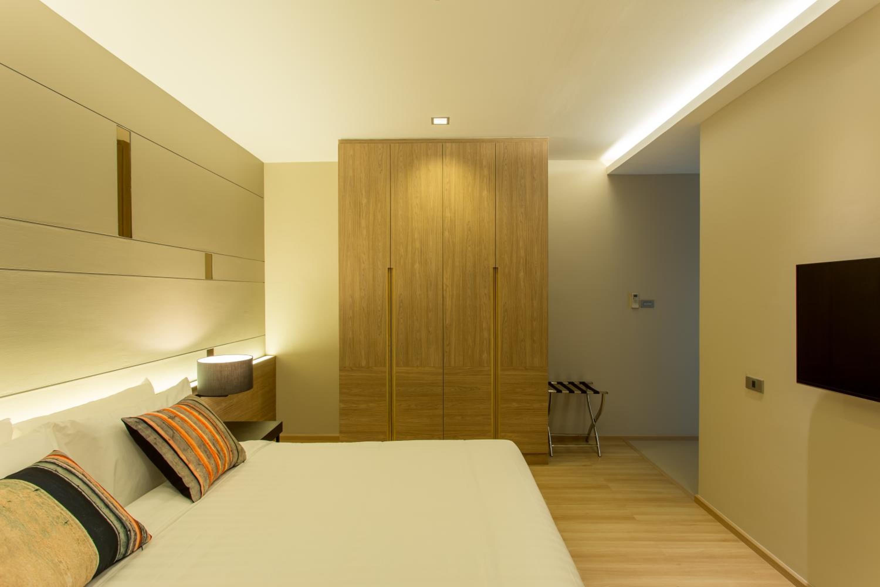 City Suite - Photo 3