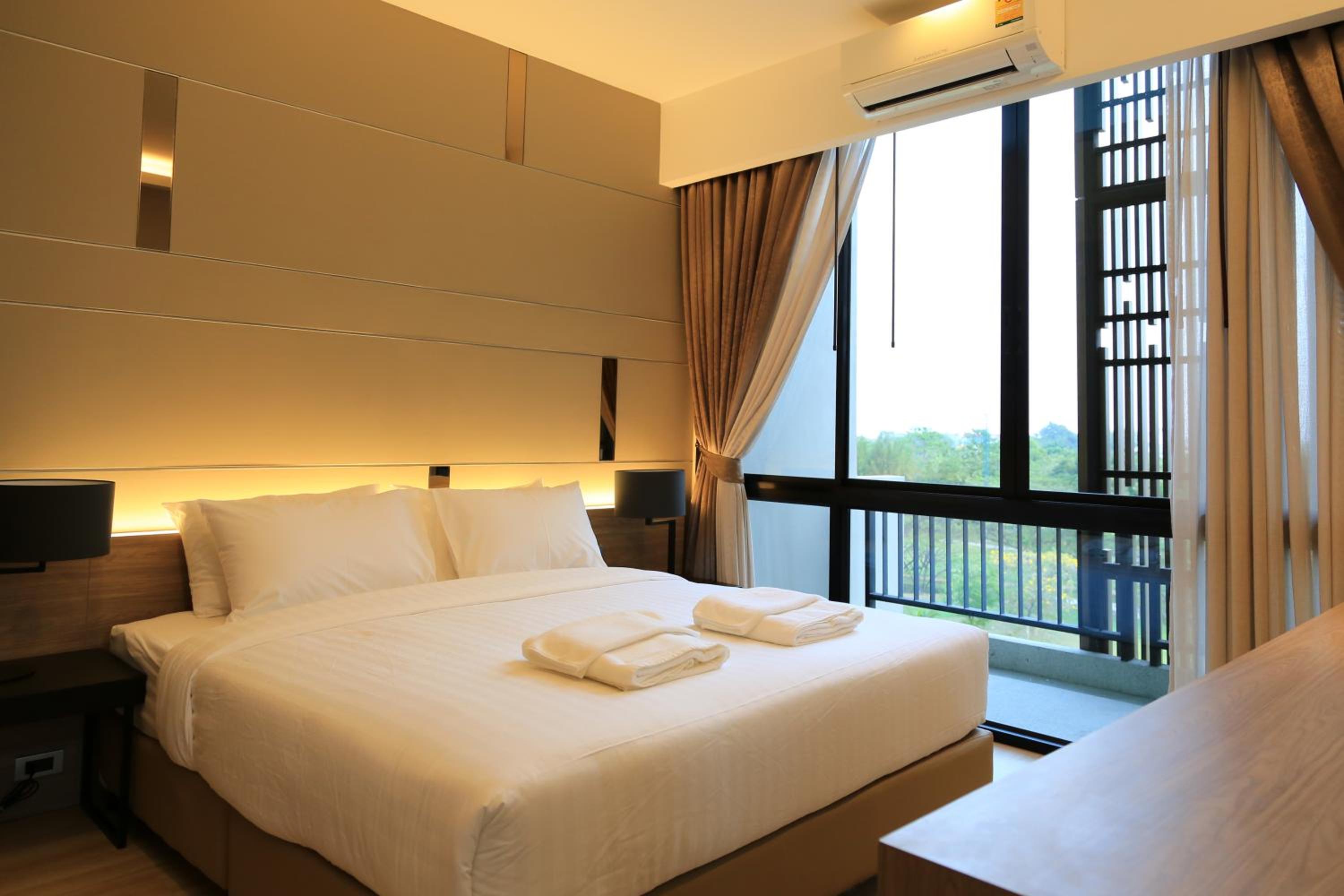 Park Suite - Photo 1