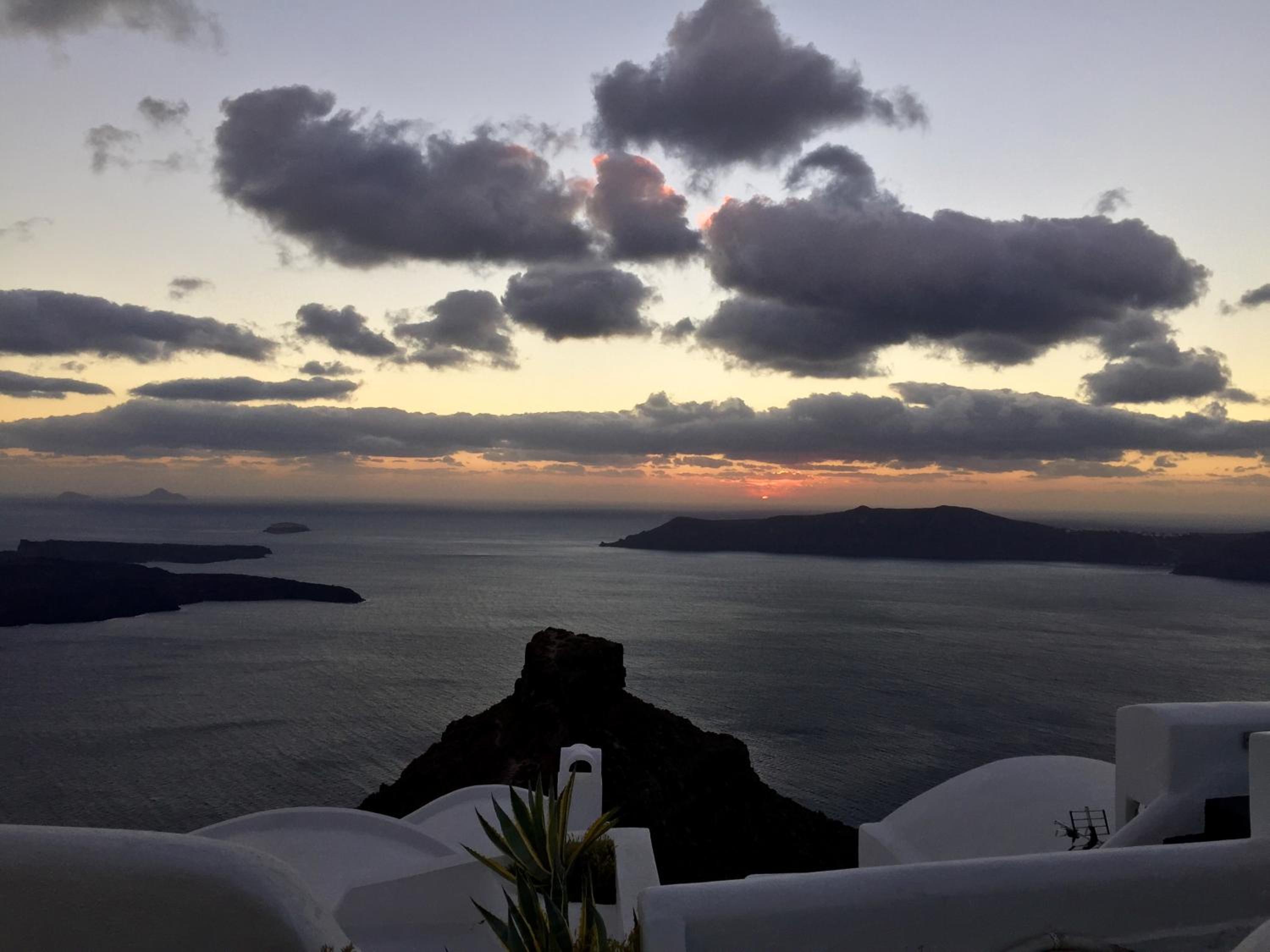 Junior Suite with Outdoor Hot Tub and Caldera View photo 3