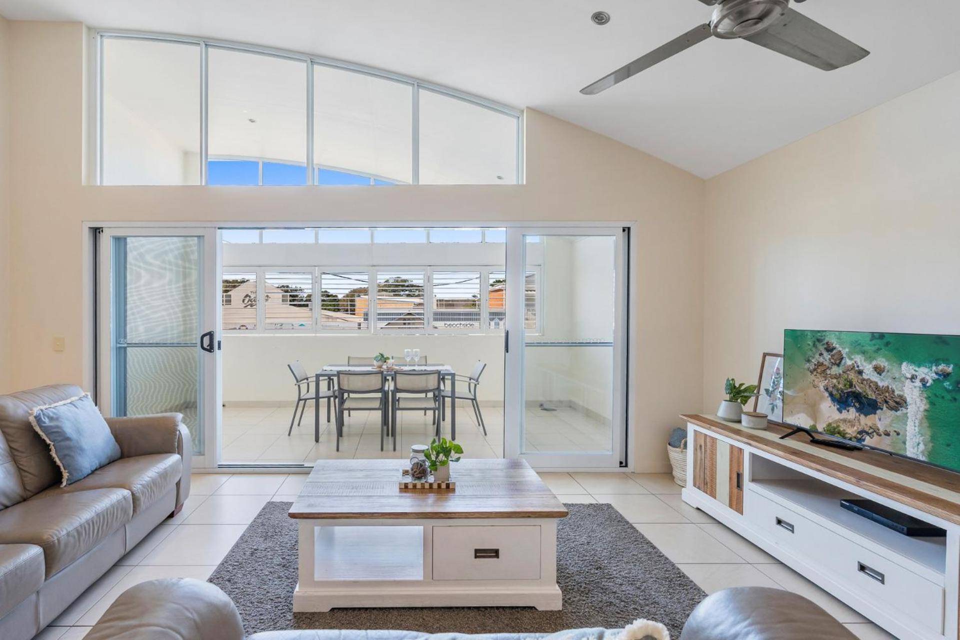 Apartment with Balcony photo 2